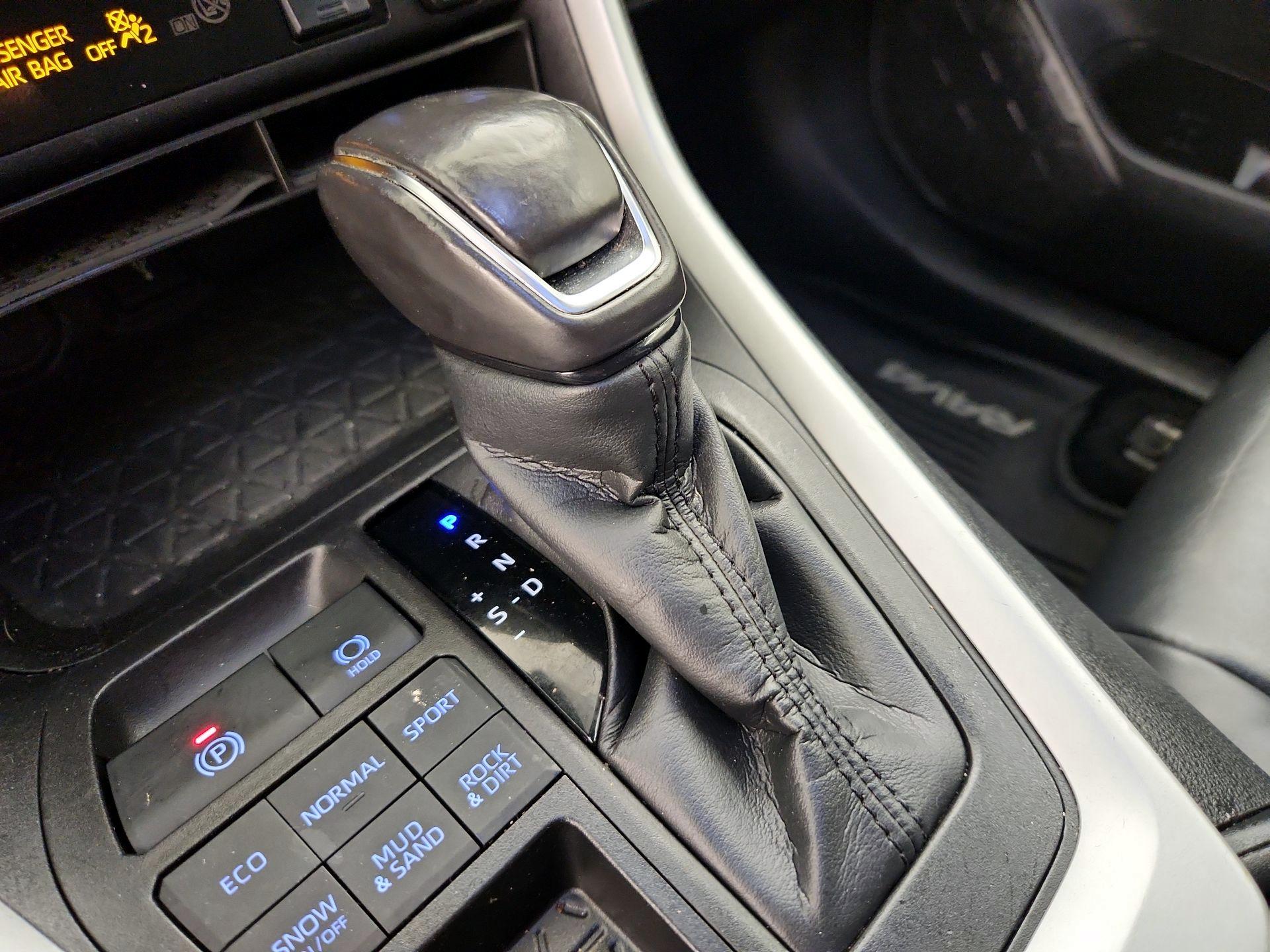 Thumbnail: 2021 Toyota RAV4 - 17