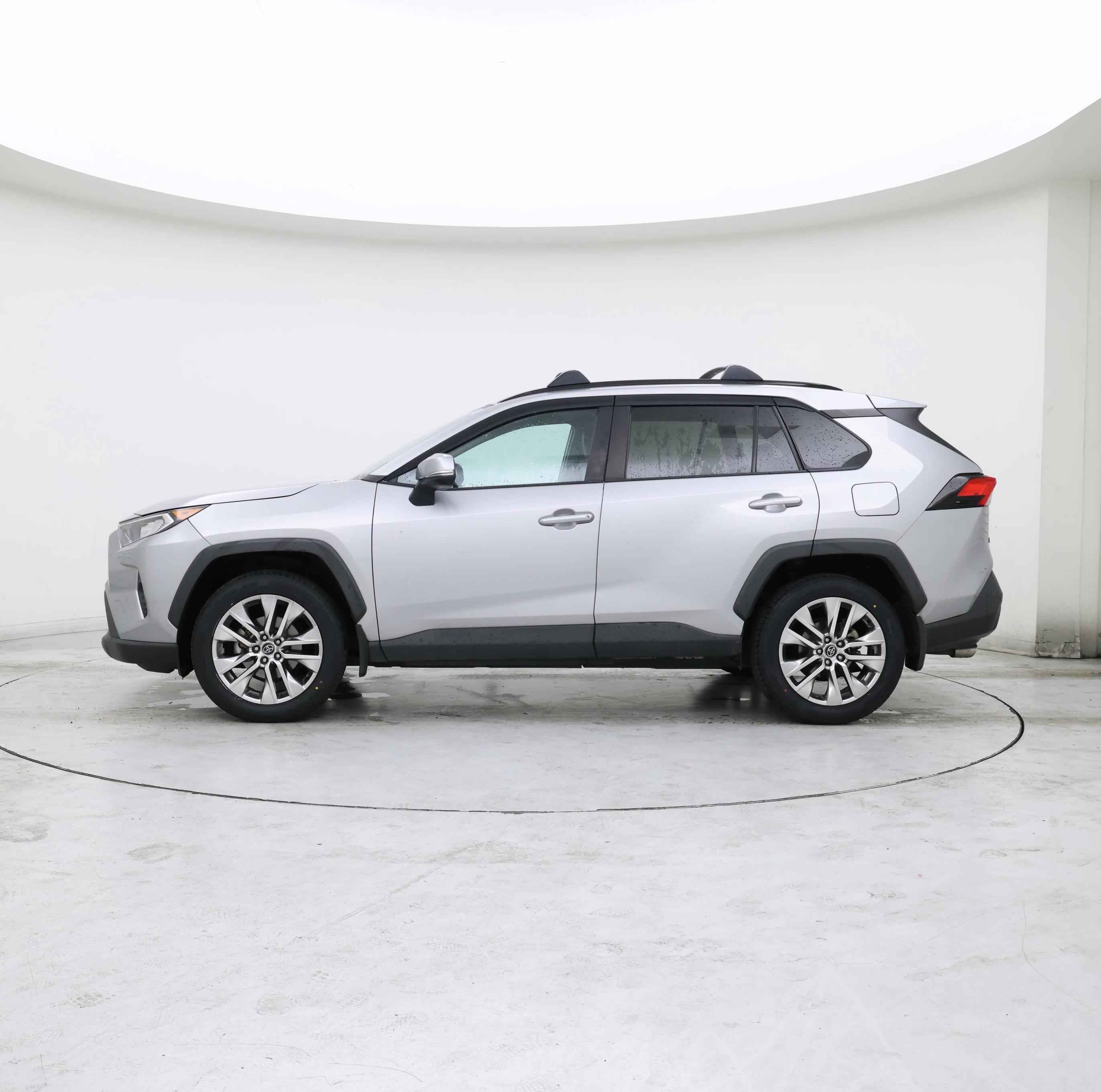 Thumbnail: 2021 Toyota RAV4 - 3