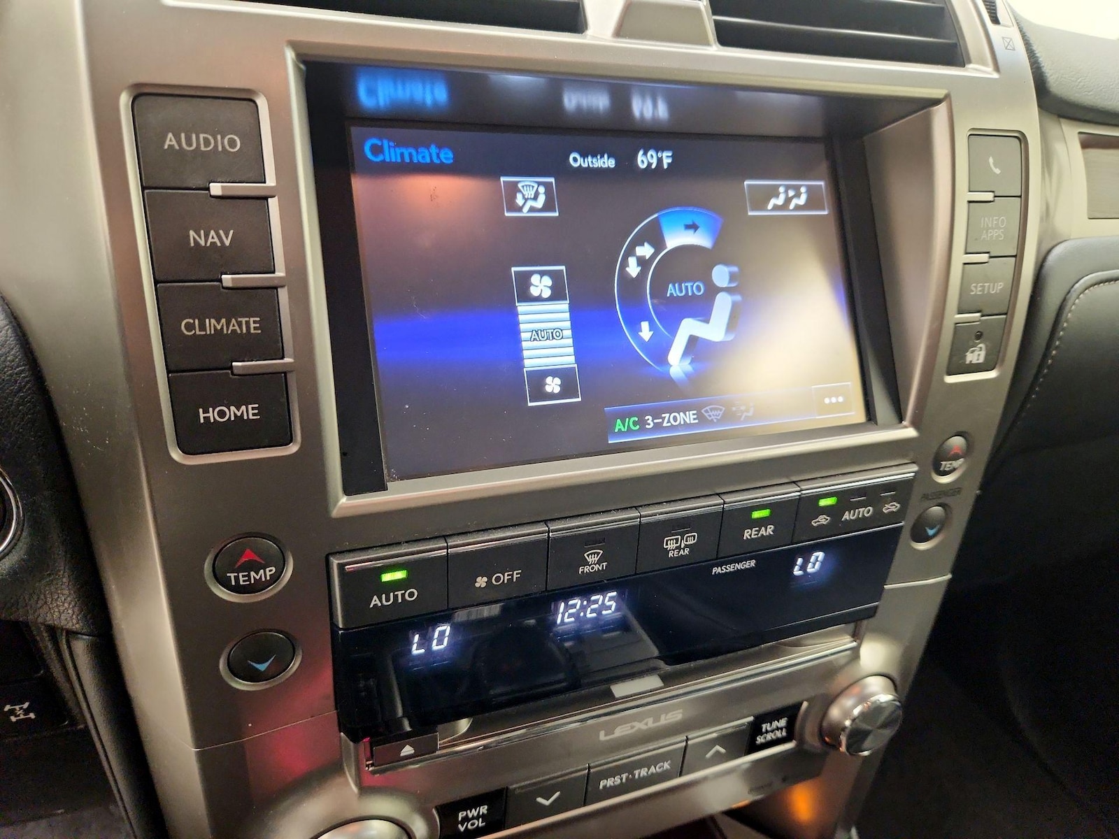 2017 Lexus GX Base - Photo 18
