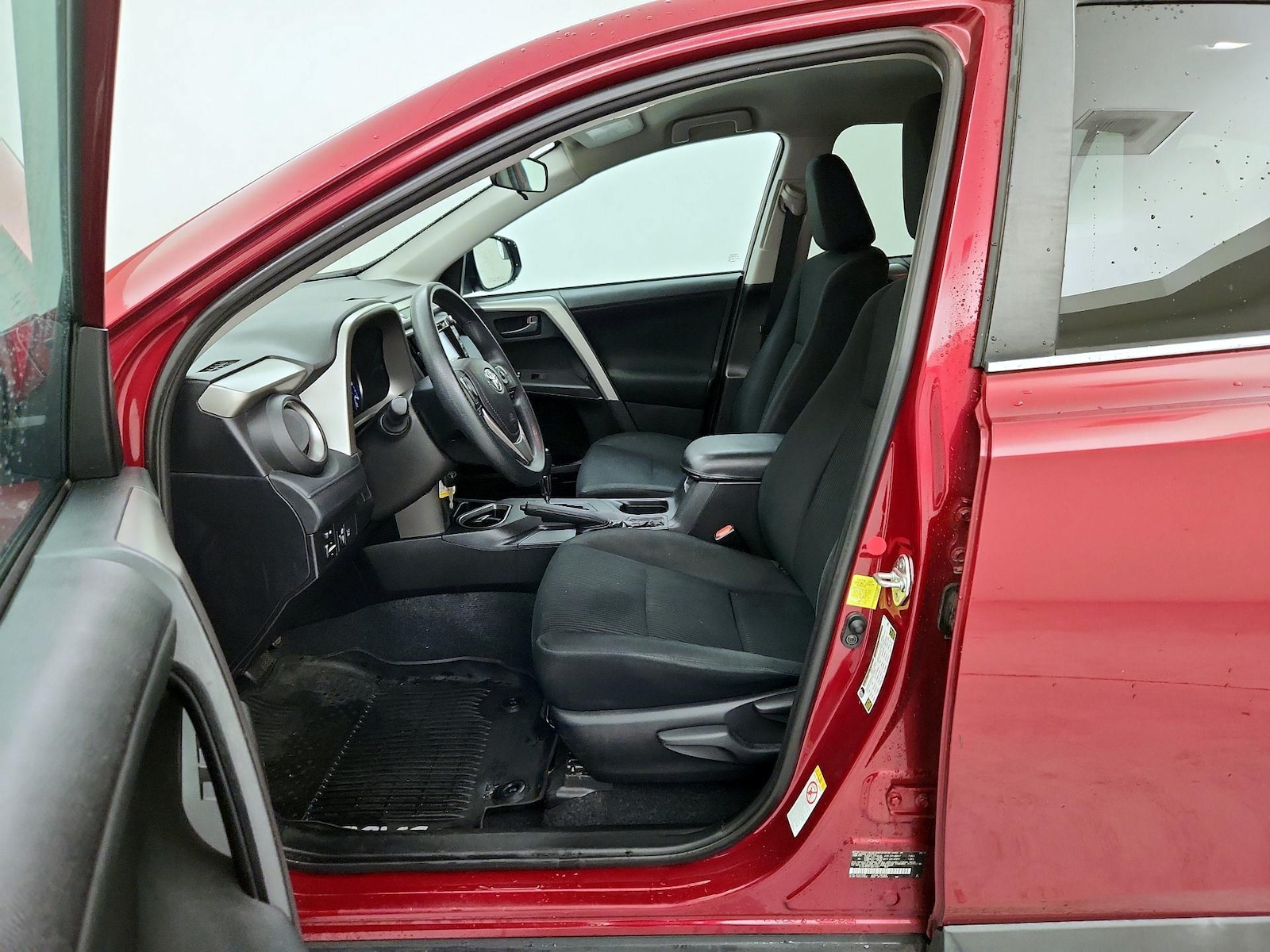 2018 Toyota RAV4 LE - Photo 12