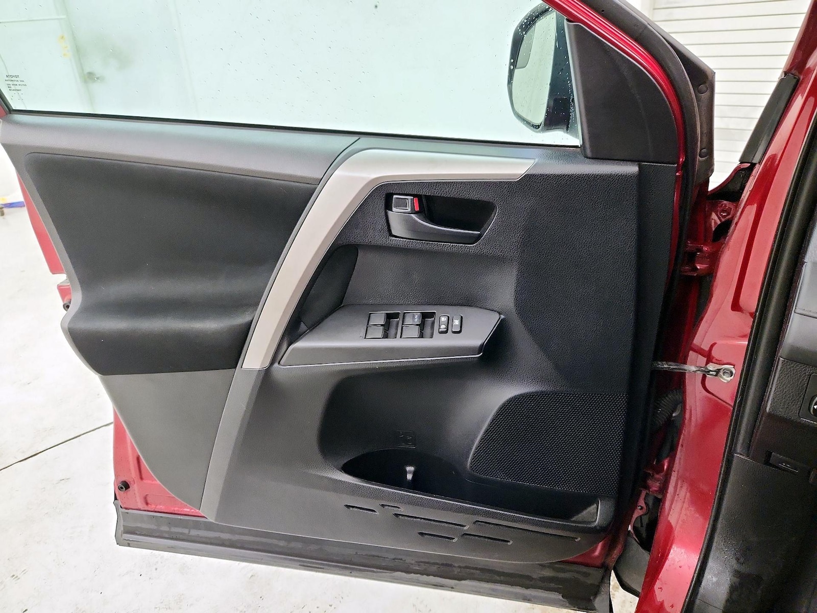 2018 Toyota RAV4 LE - Photo 13