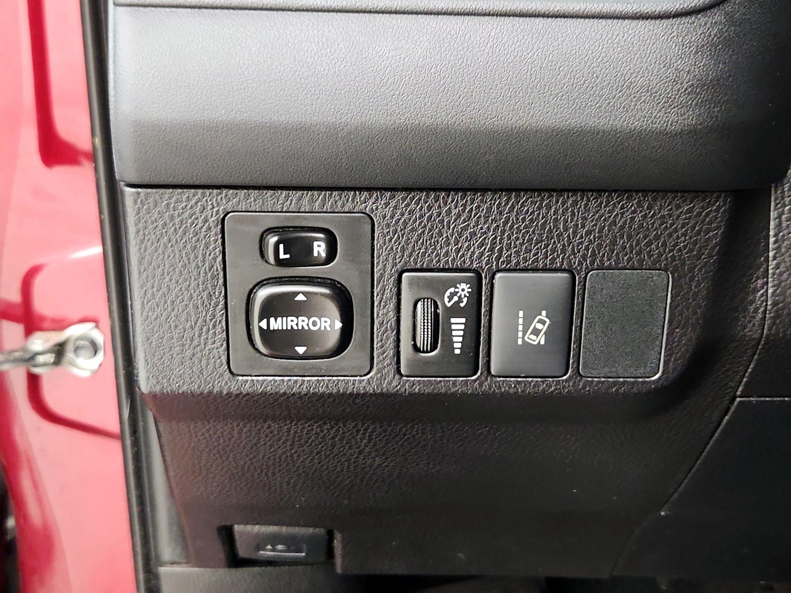 2018 Toyota RAV4 LE - Photo 14