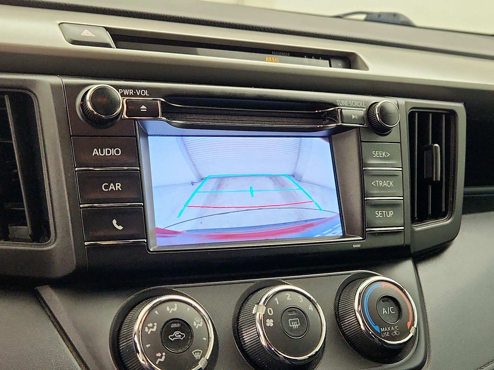 2018 Toyota RAV4 LE - Photo 15