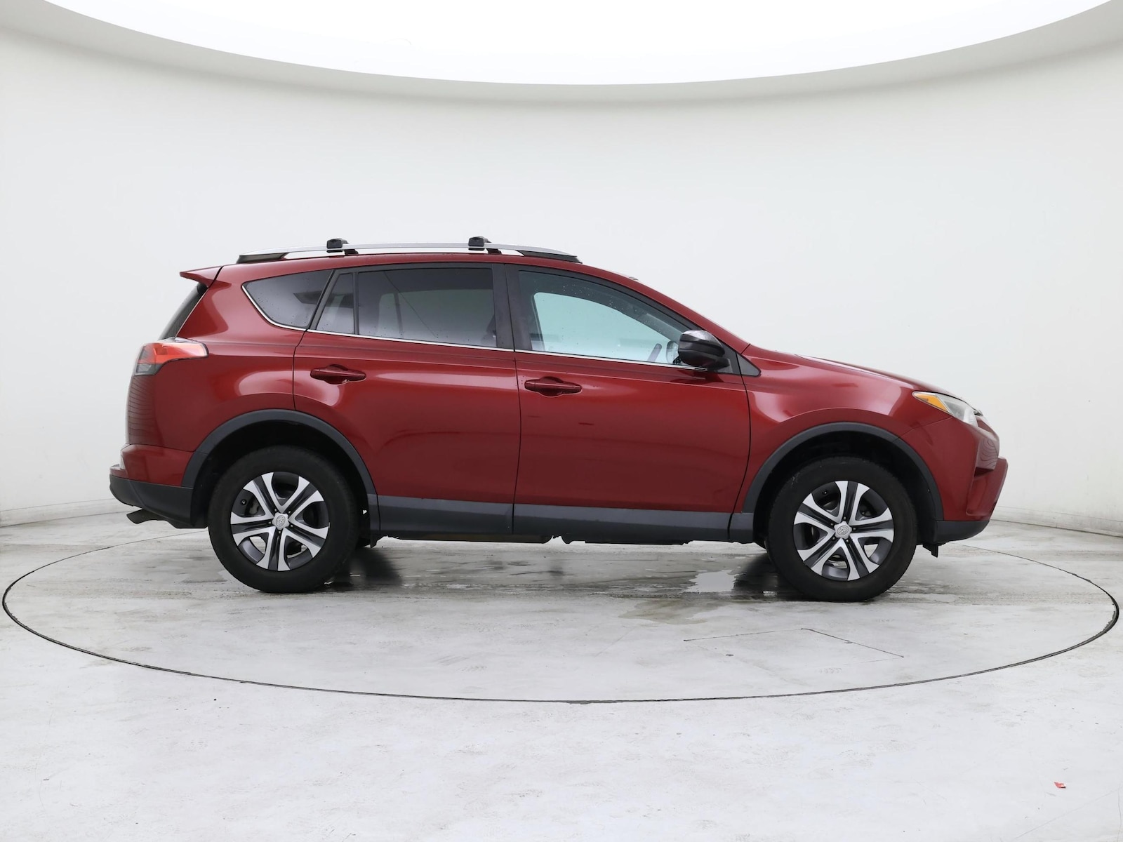 2018 Toyota RAV4 LE - Photo 8