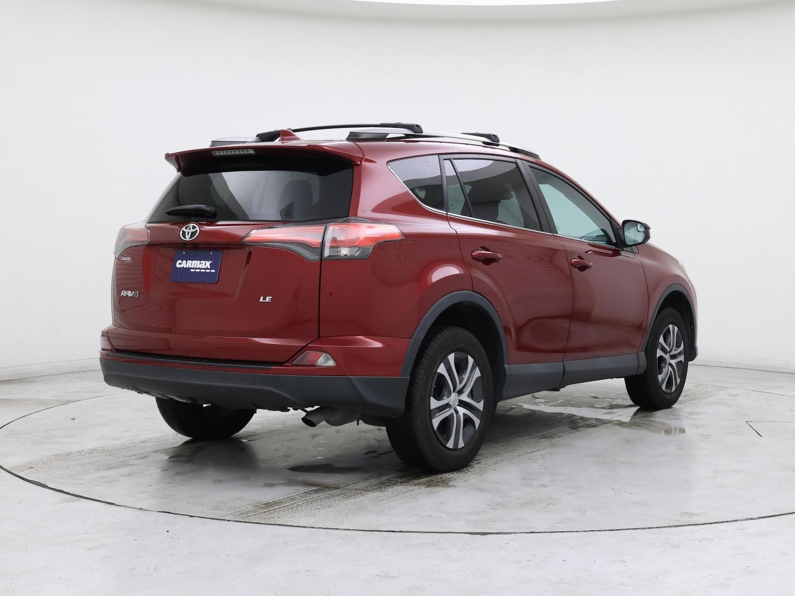 2018 Toyota RAV4 LE - Photo 9