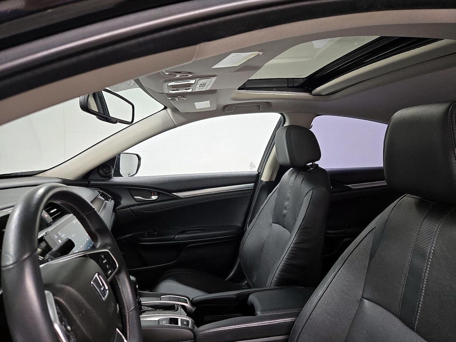 Sunroof(s) & Overhead Airbags