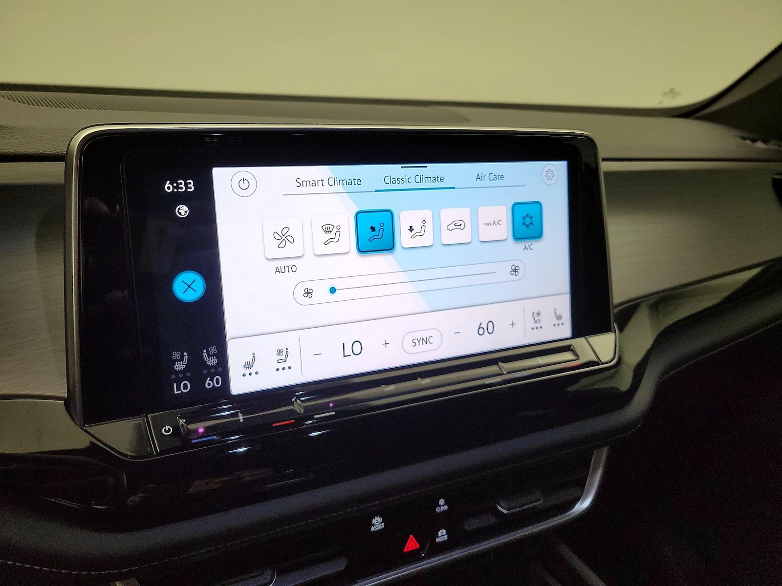 2025 Volkswagen Atlas Cross Sport SE - Photo 17