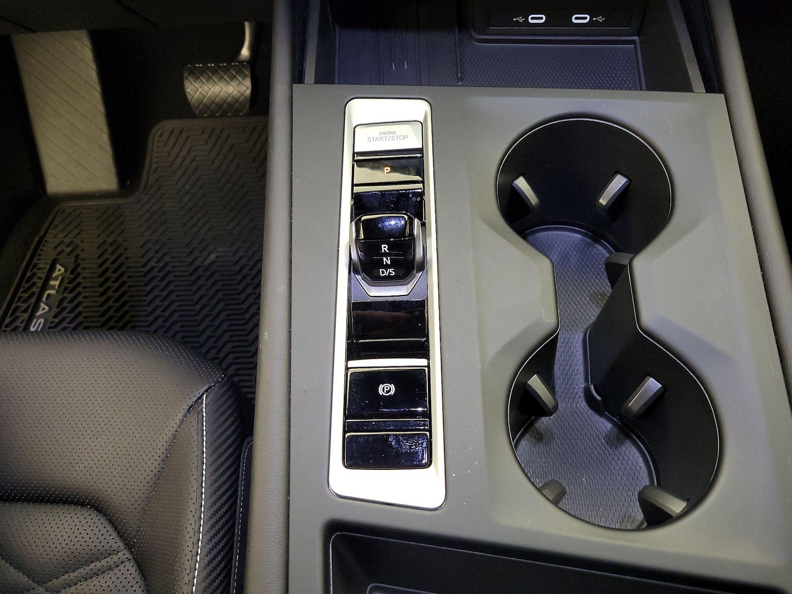 2025 Volkswagen Atlas Cross Sport SE - Photo 18