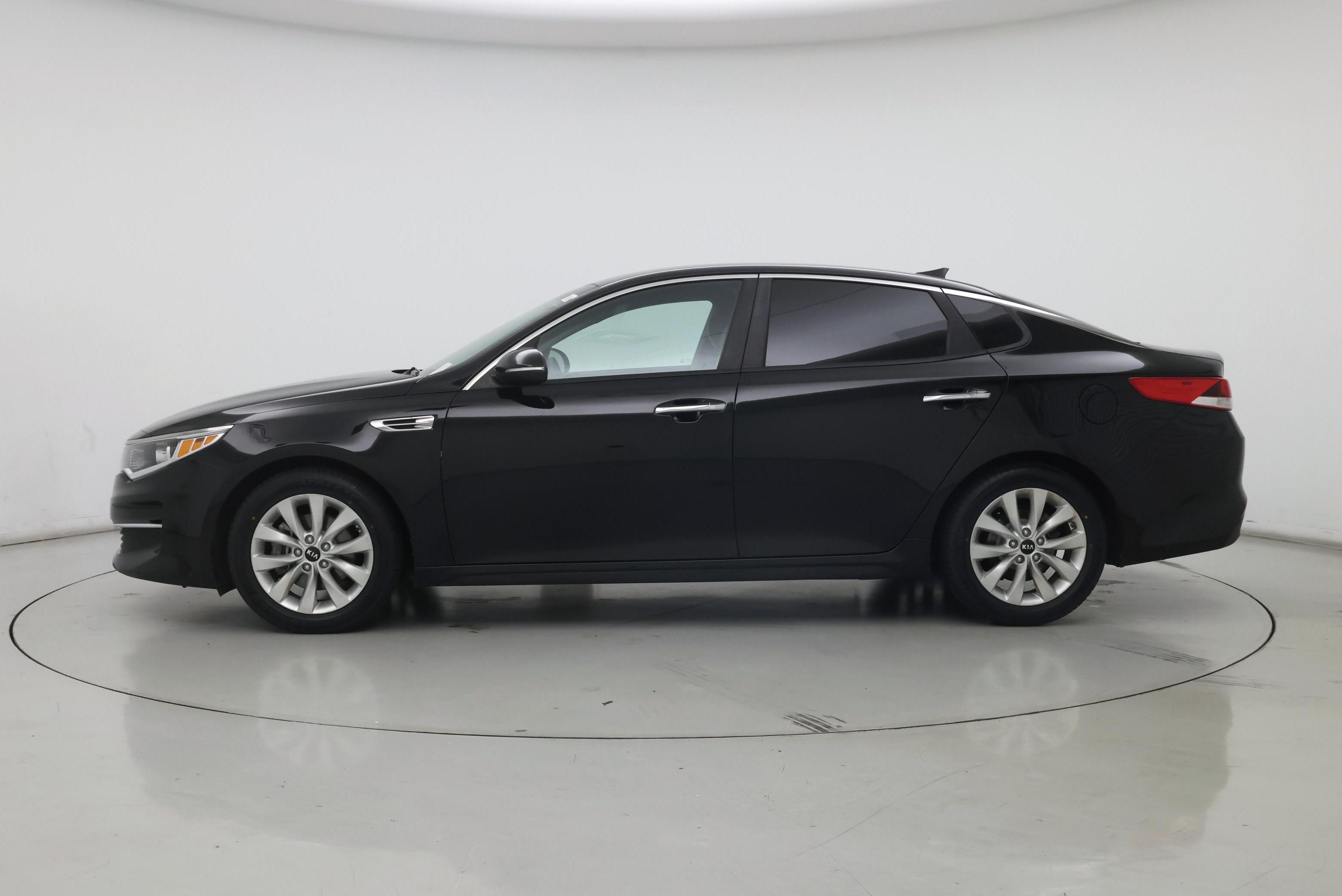 Thumbnail: 2018 Kia Optima - 3