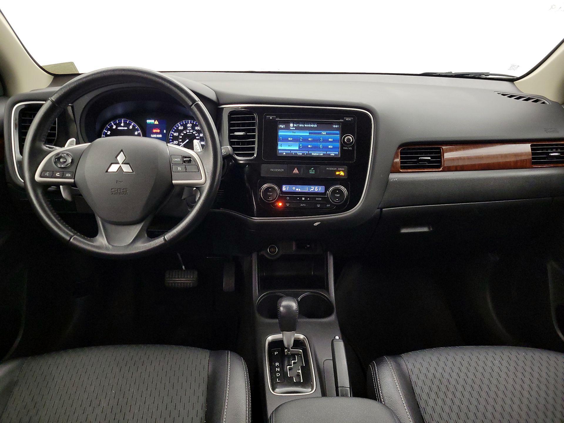 Thumbnail: 2015 Mitsubishi Outlander - 9