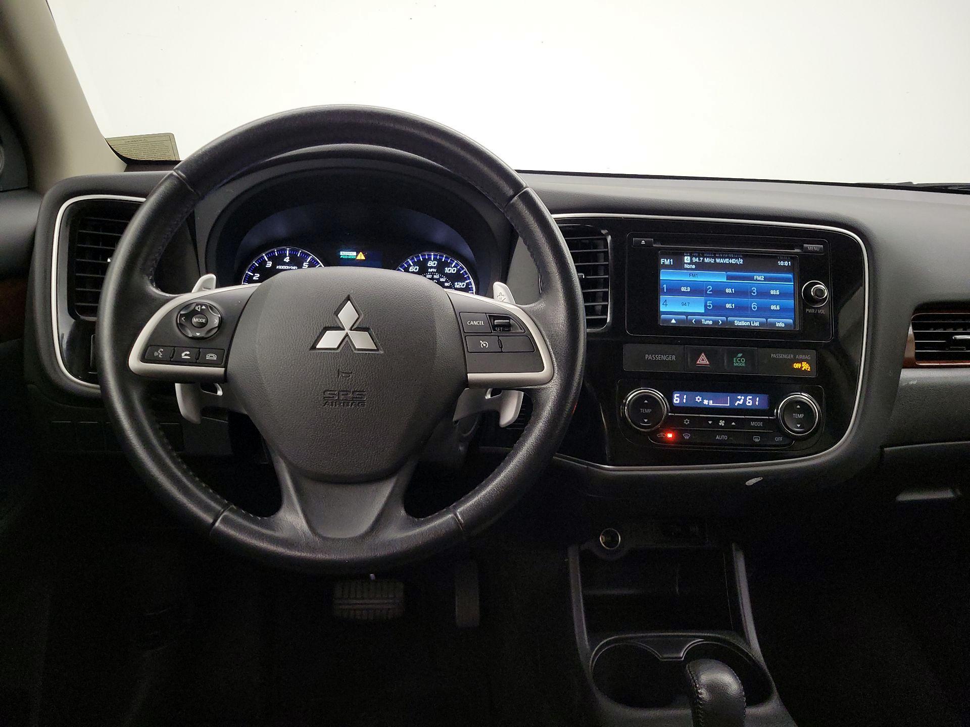 Thumbnail: 2015 Mitsubishi Outlander - 10