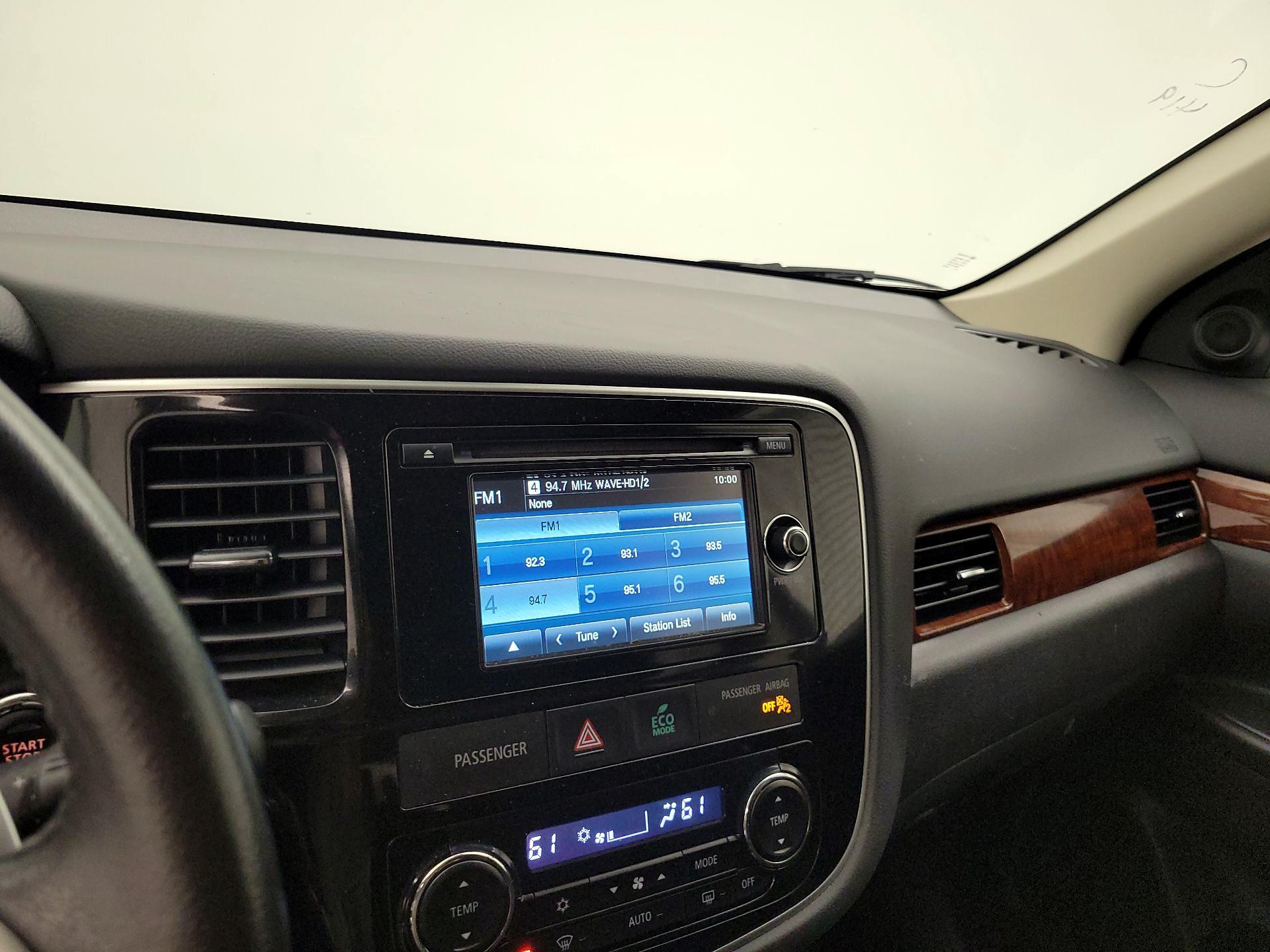 Thumbnail: 2015 Mitsubishi Outlander - 15