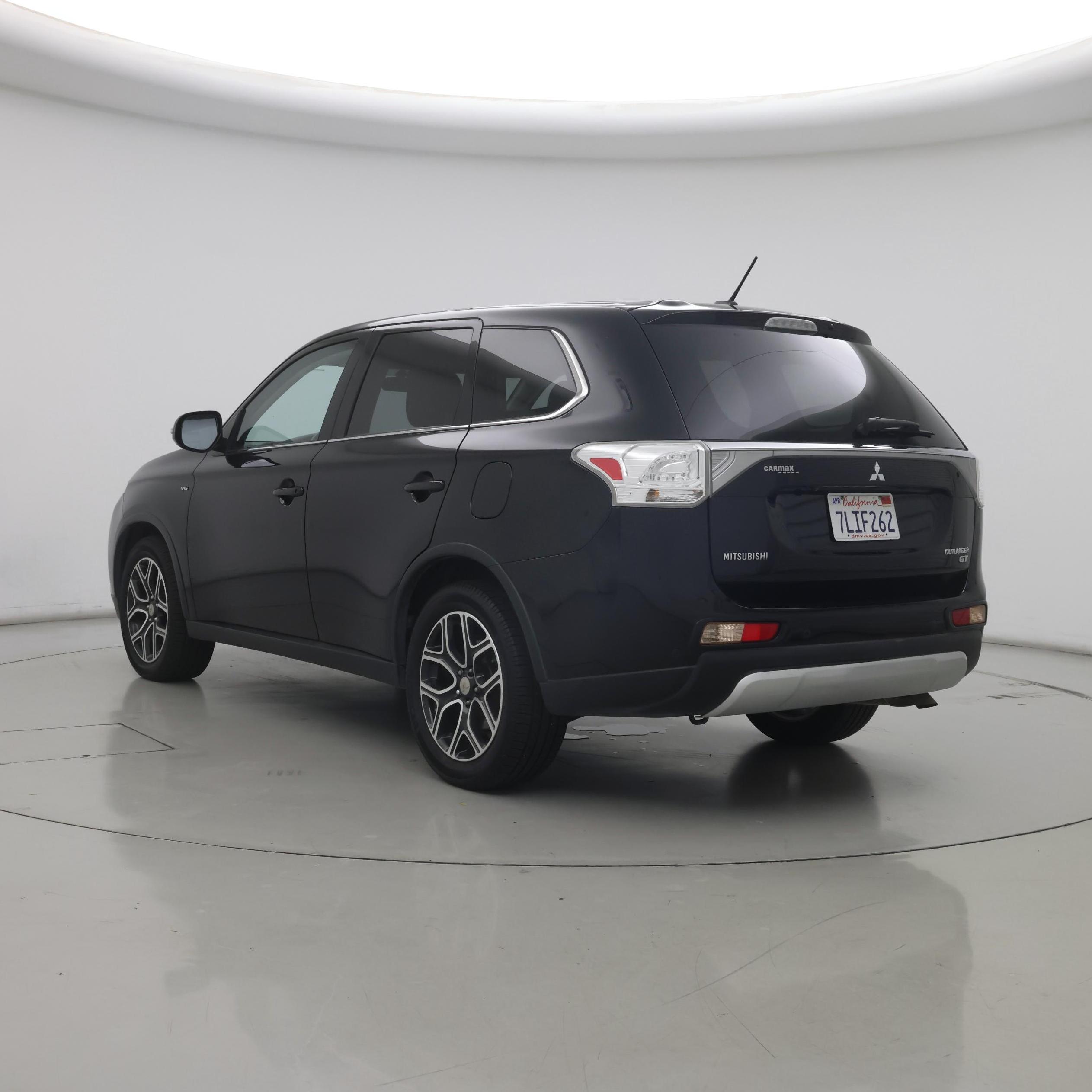 Thumbnail: 2015 Mitsubishi Outlander - 2