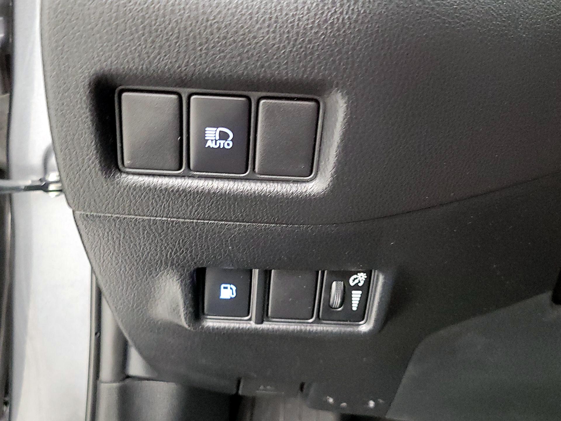 Thumbnail: 2018 Toyota C-HR - 13