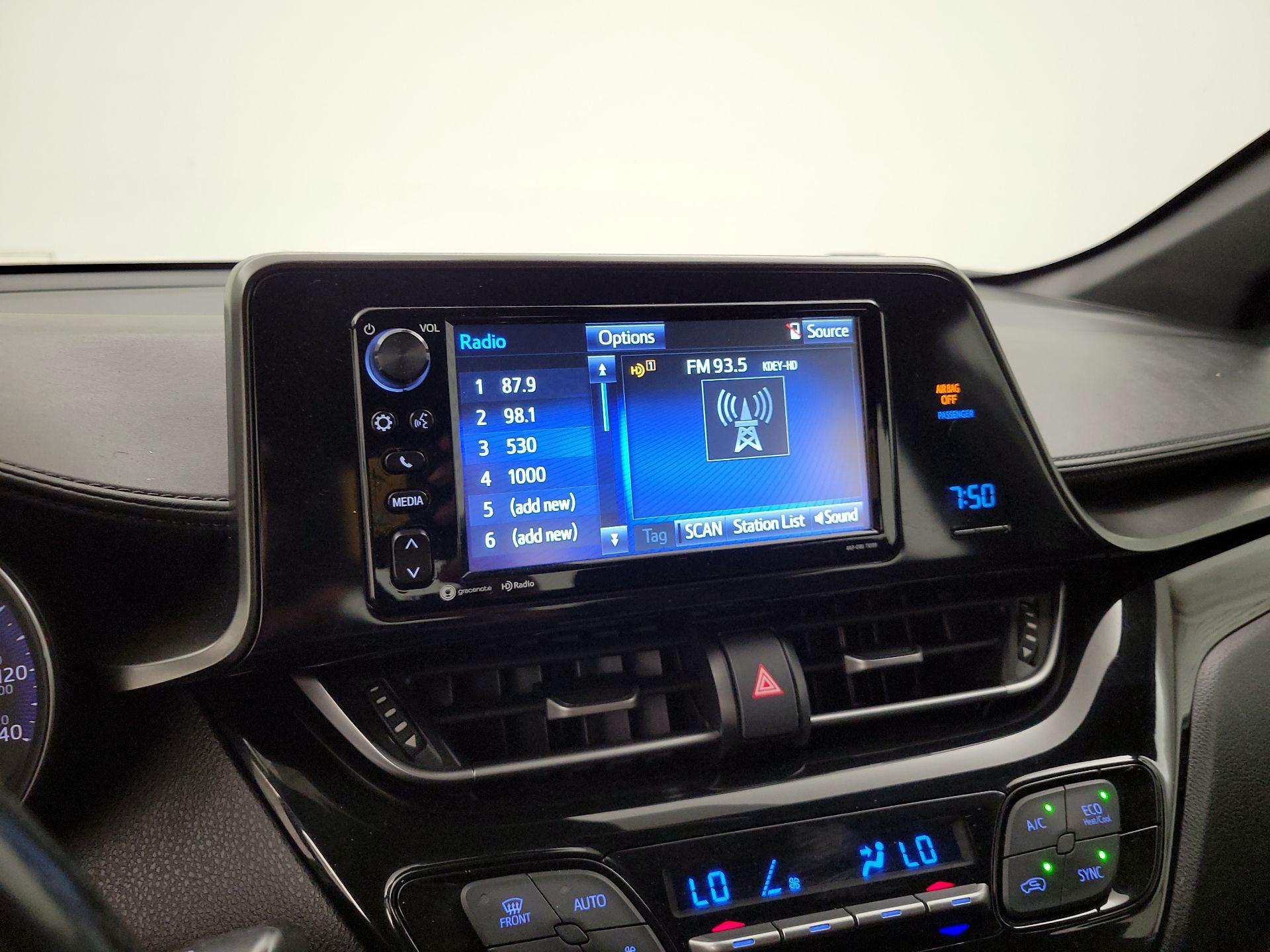 Thumbnail: 2018 Toyota C-HR - 15