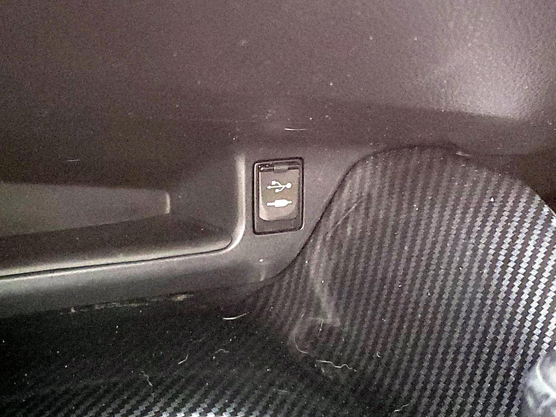 Thumbnail: 2018 Toyota C-HR - 18