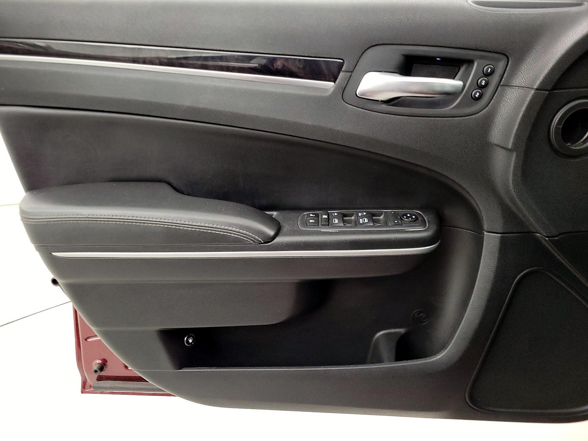 Thumbnail: 2019 Chrysler 300 - 12