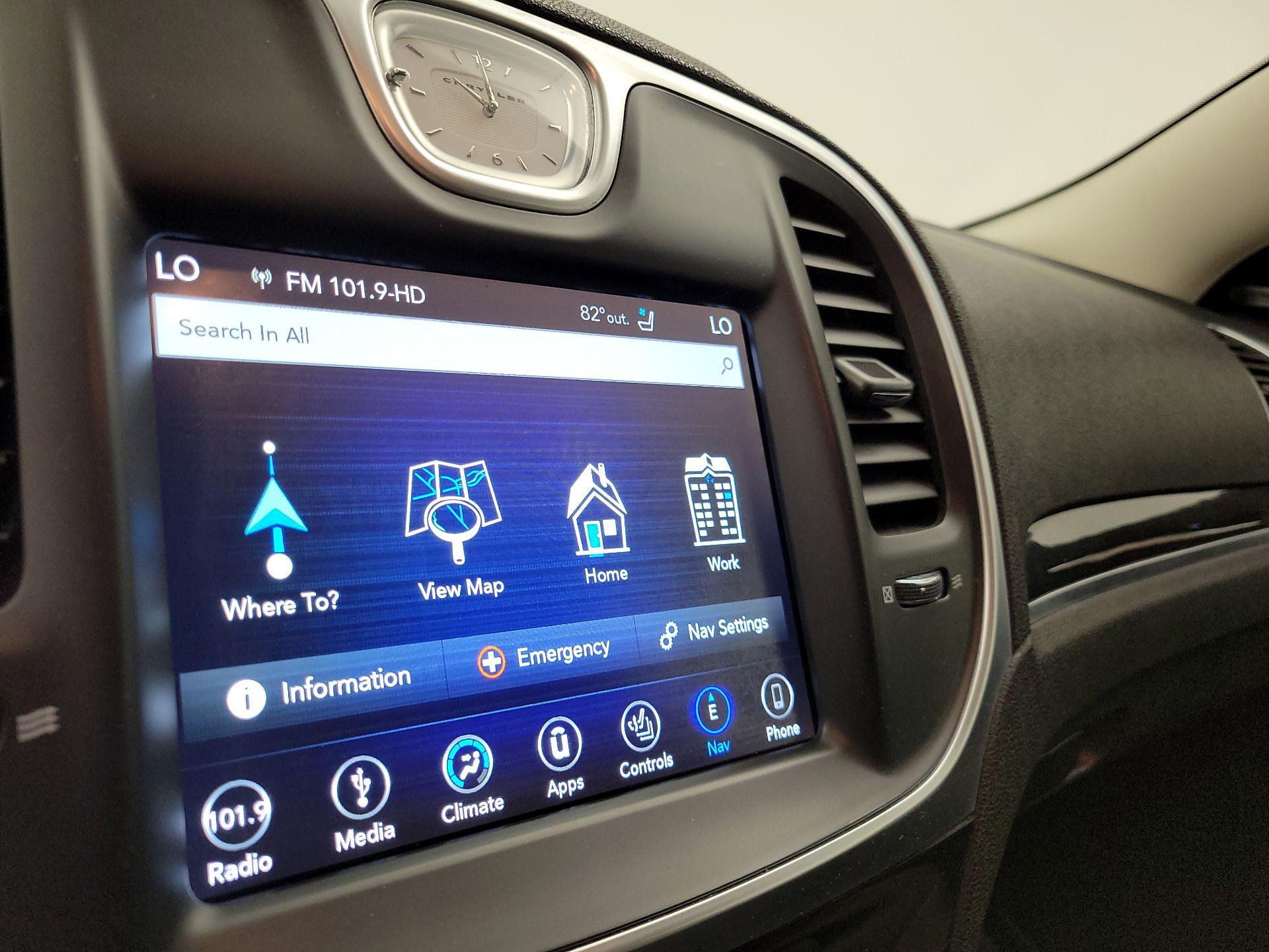 Thumbnail: 2019 Chrysler 300 - 14