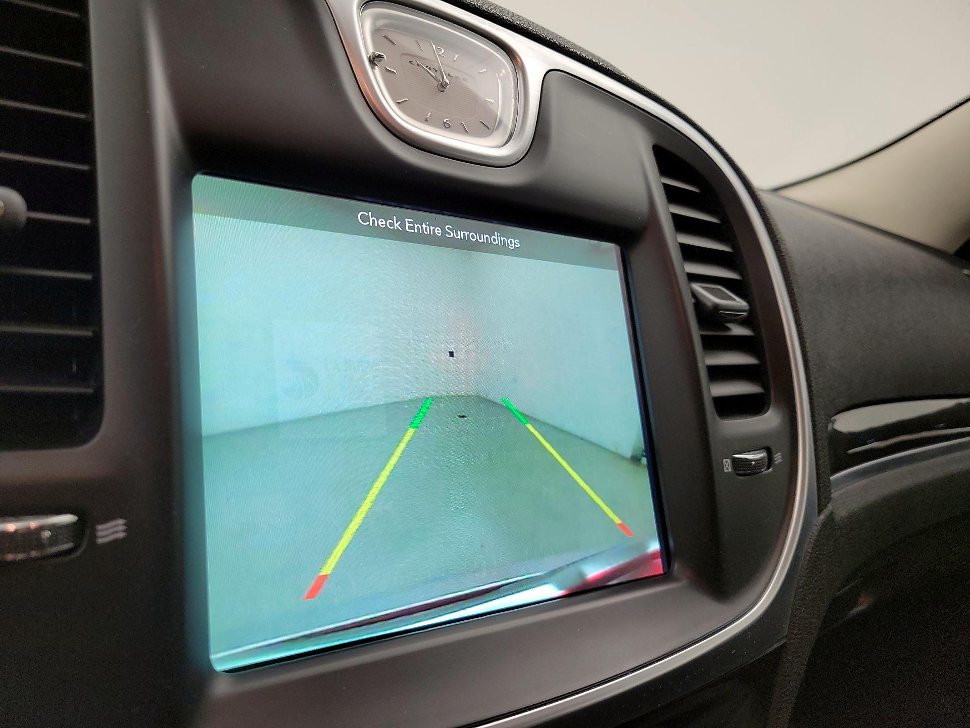 Thumbnail: 2019 Chrysler 300 - 15