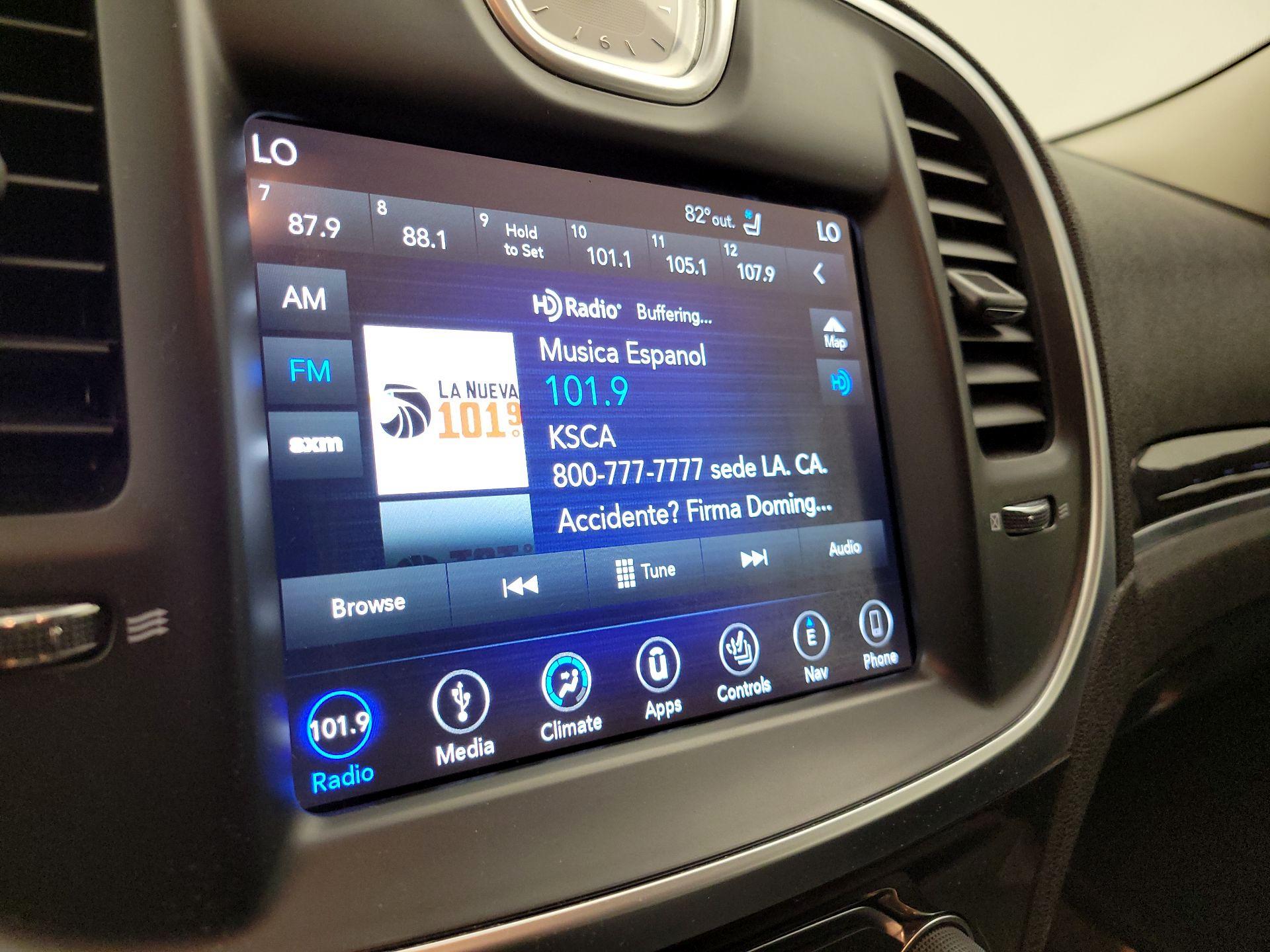 Thumbnail: 2019 Chrysler 300 - 16