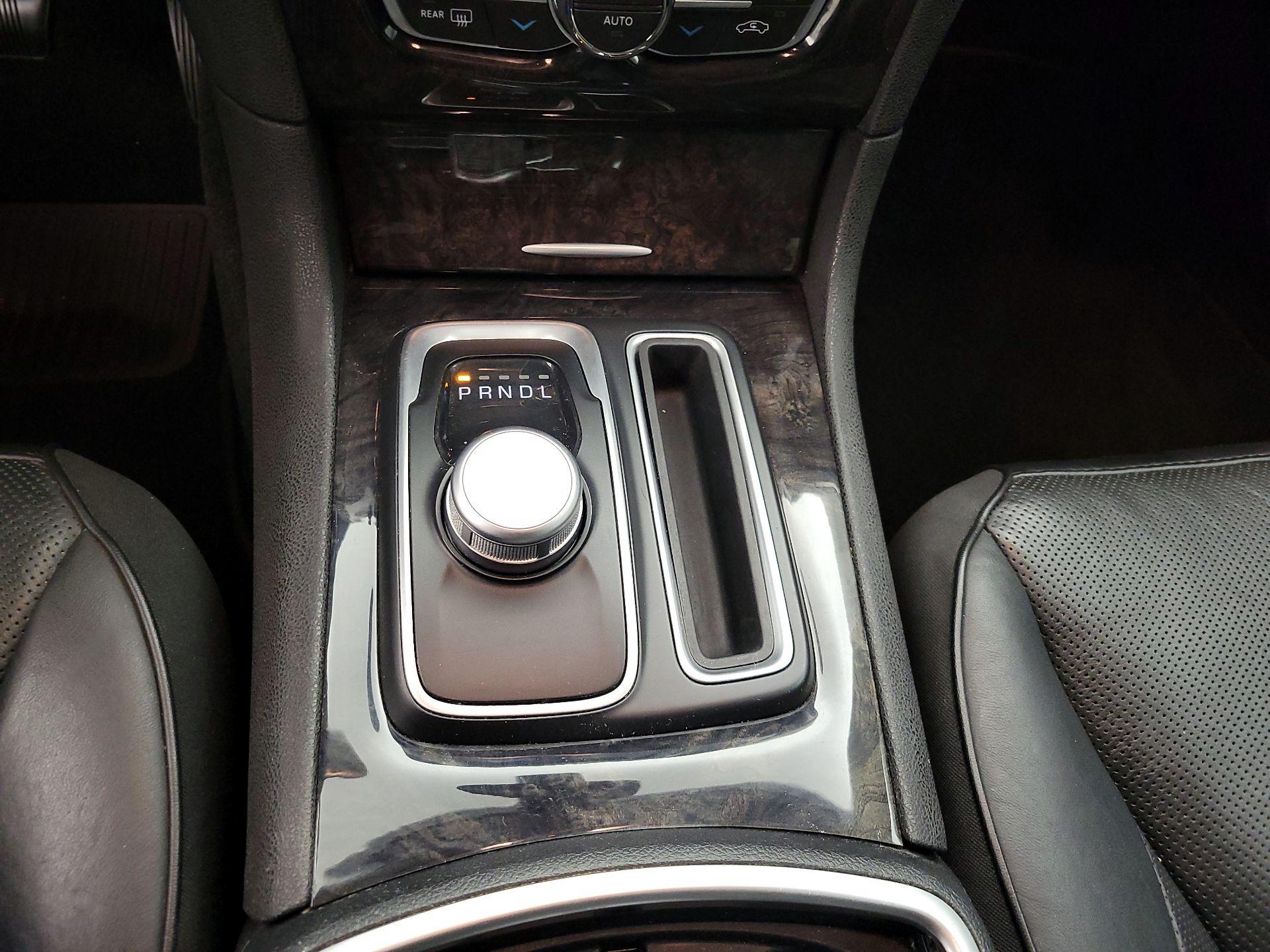 Thumbnail: 2019 Chrysler 300 - 18