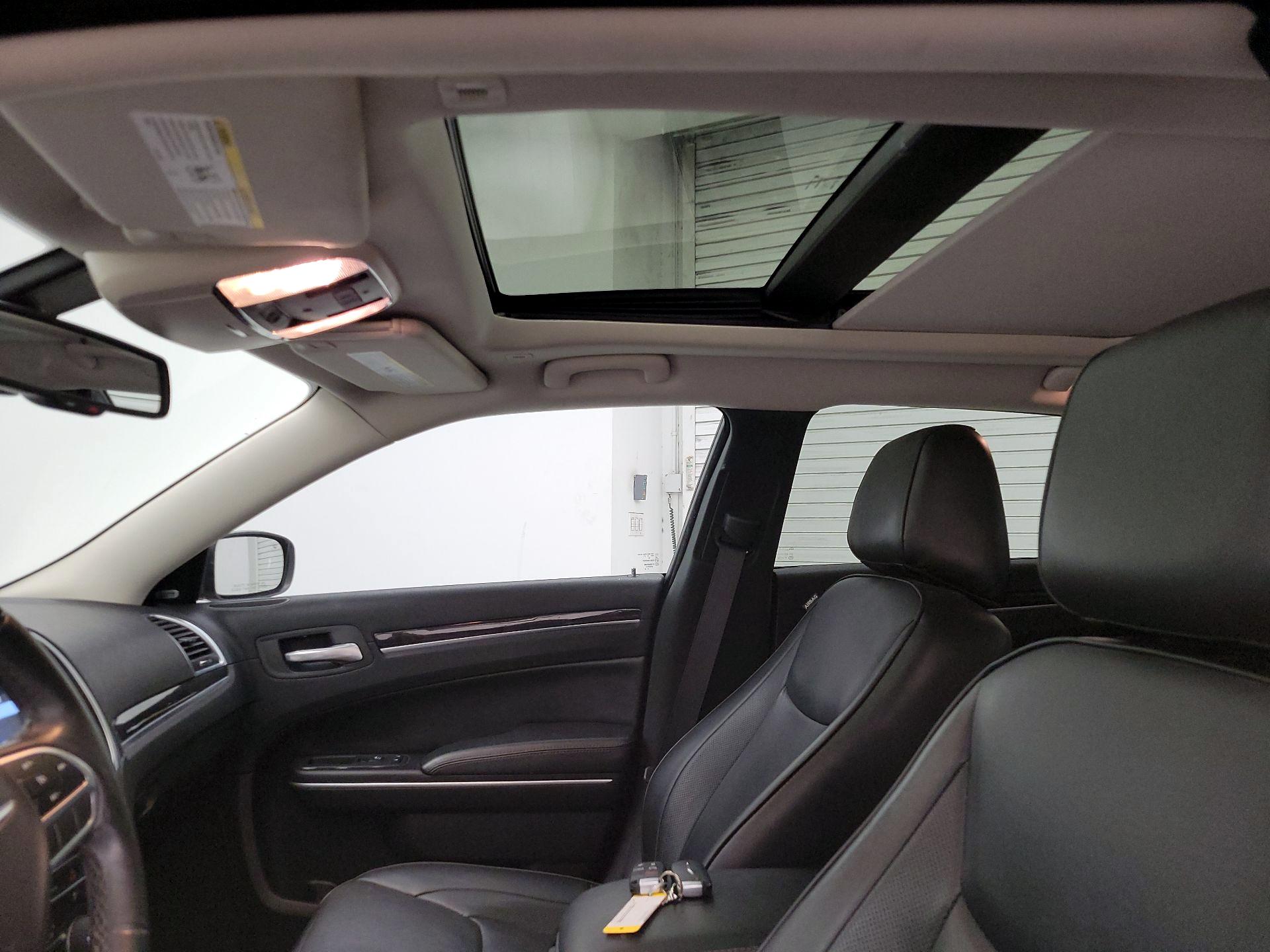 Thumbnail: 2019 Chrysler 300 - 20