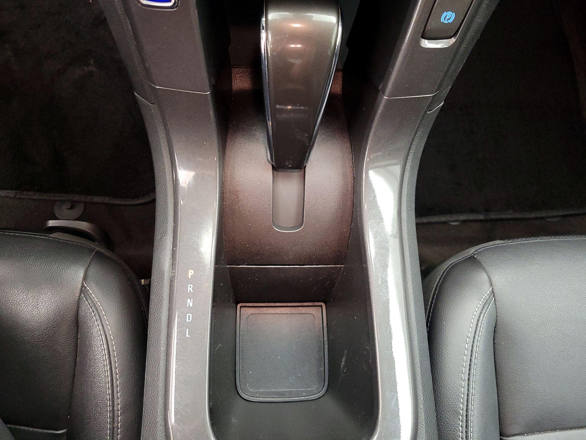 Thumbnail: 2015 Chevrolet Volt - 17