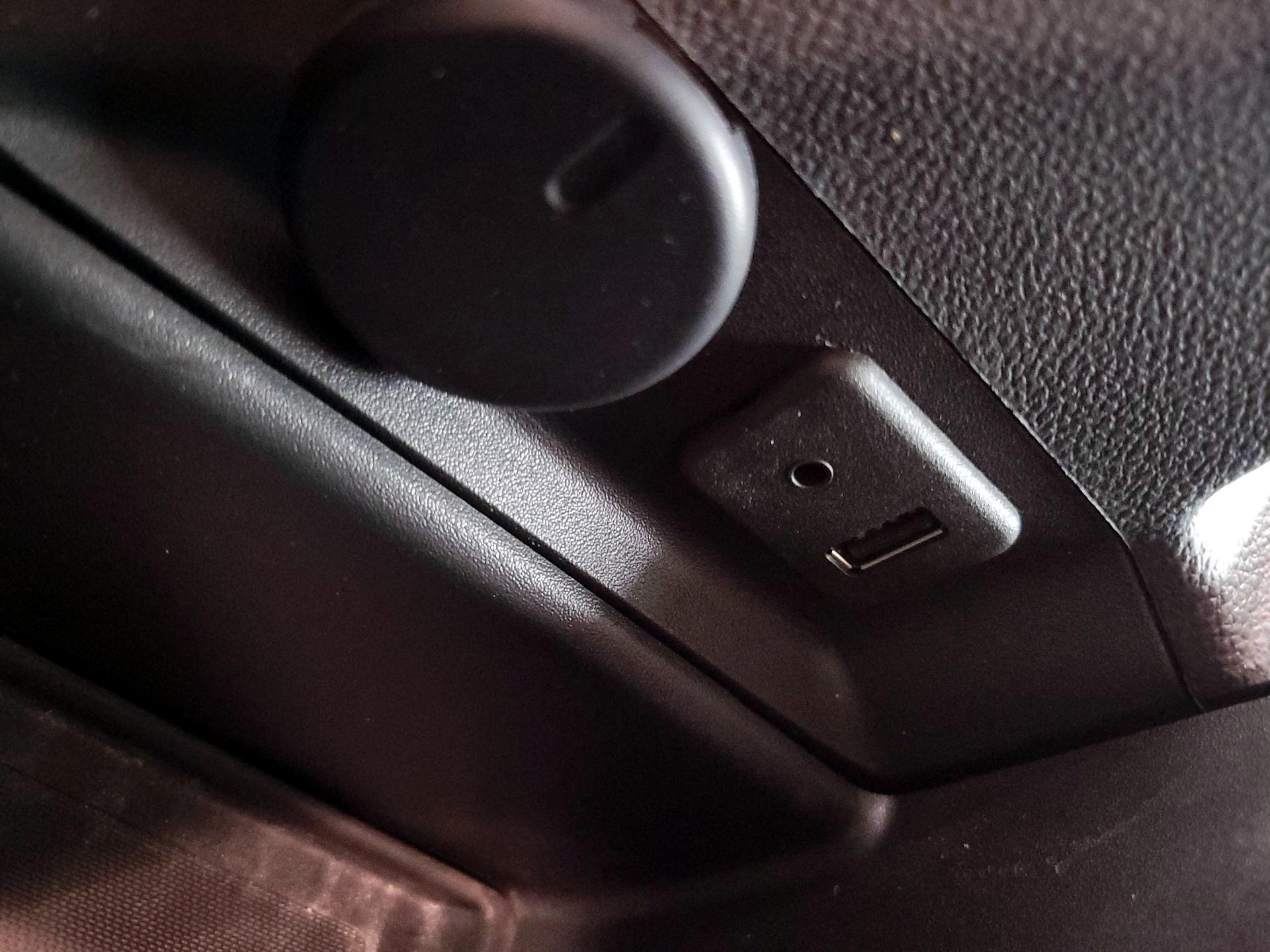 Thumbnail: 2015 Chevrolet Volt - 18