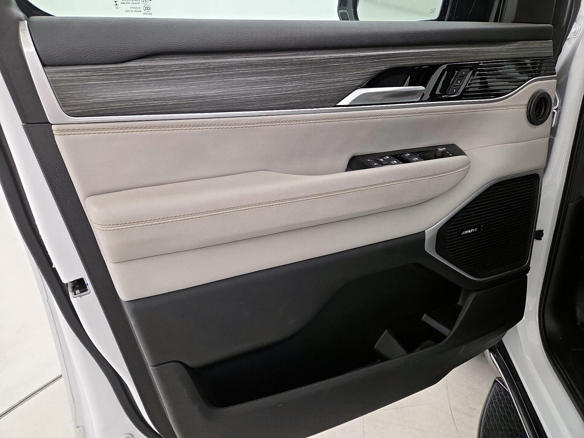 Thumbnail: 2024 Jeep Wagoneer - 12