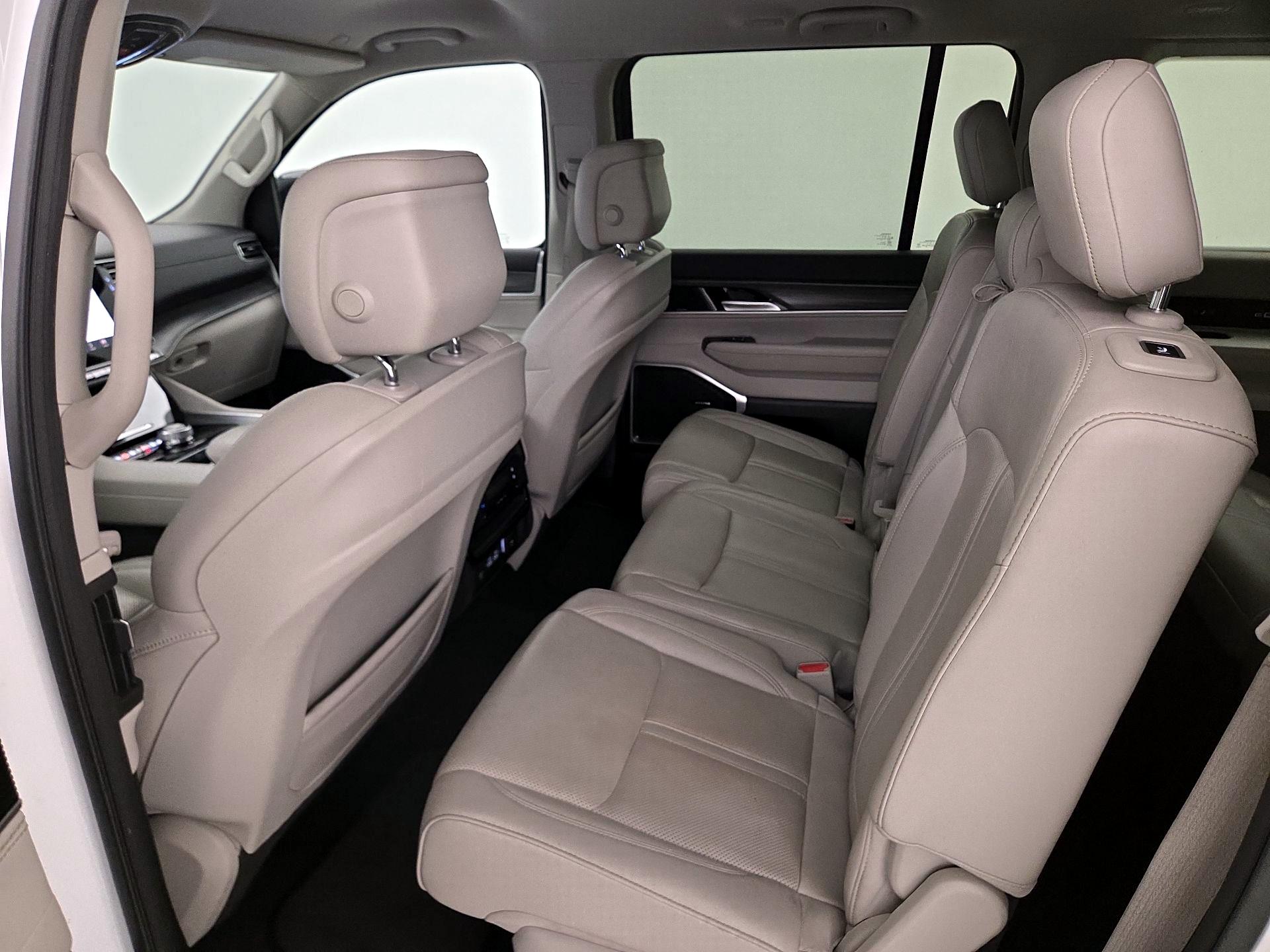 Thumbnail: 2024 Jeep Wagoneer - 20