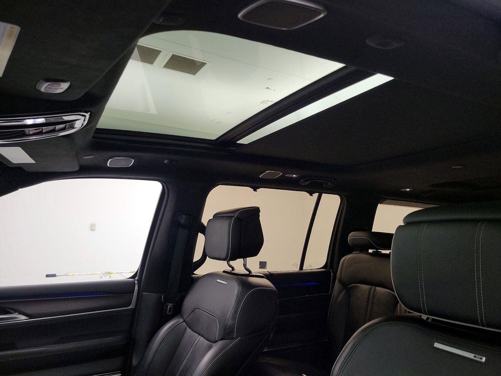 Panoramic Sunroof & Skylight(s)