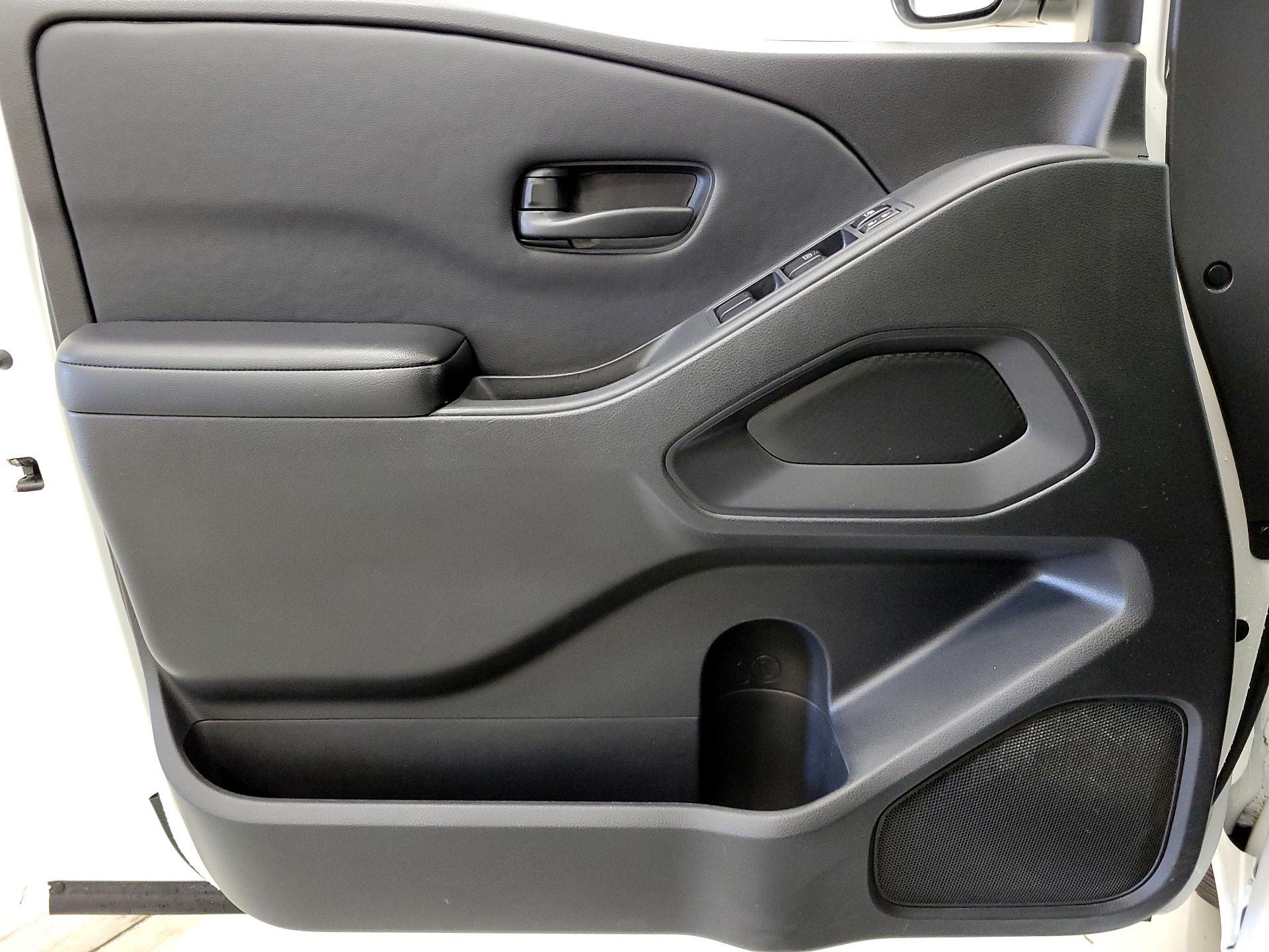 Thumbnail: 2025 Nissan Frontier - 12