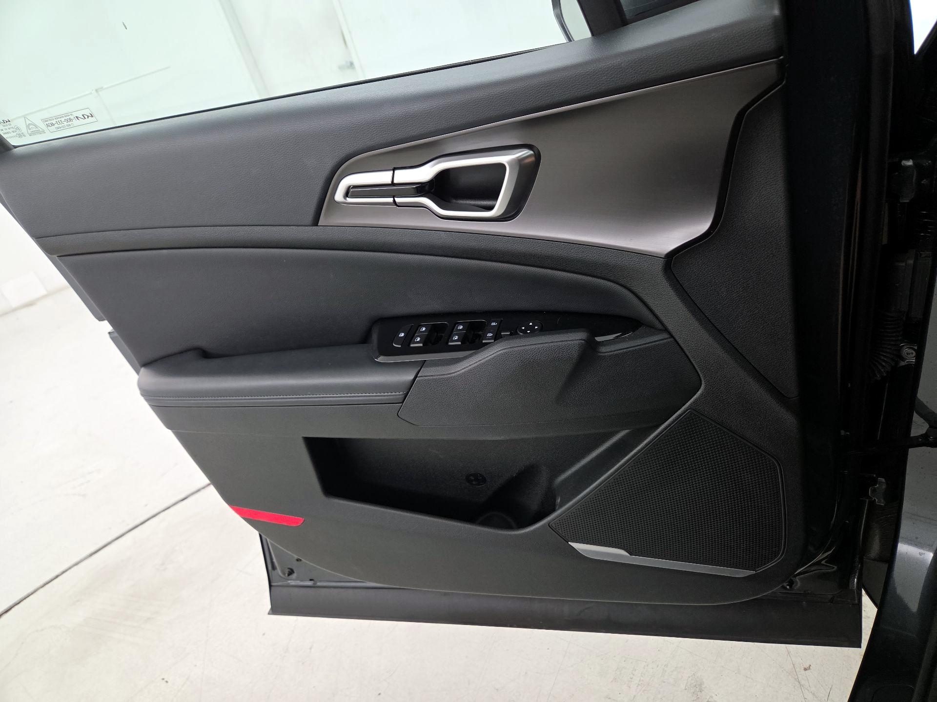 Thumbnail: 2023 Kia Sportage - 12