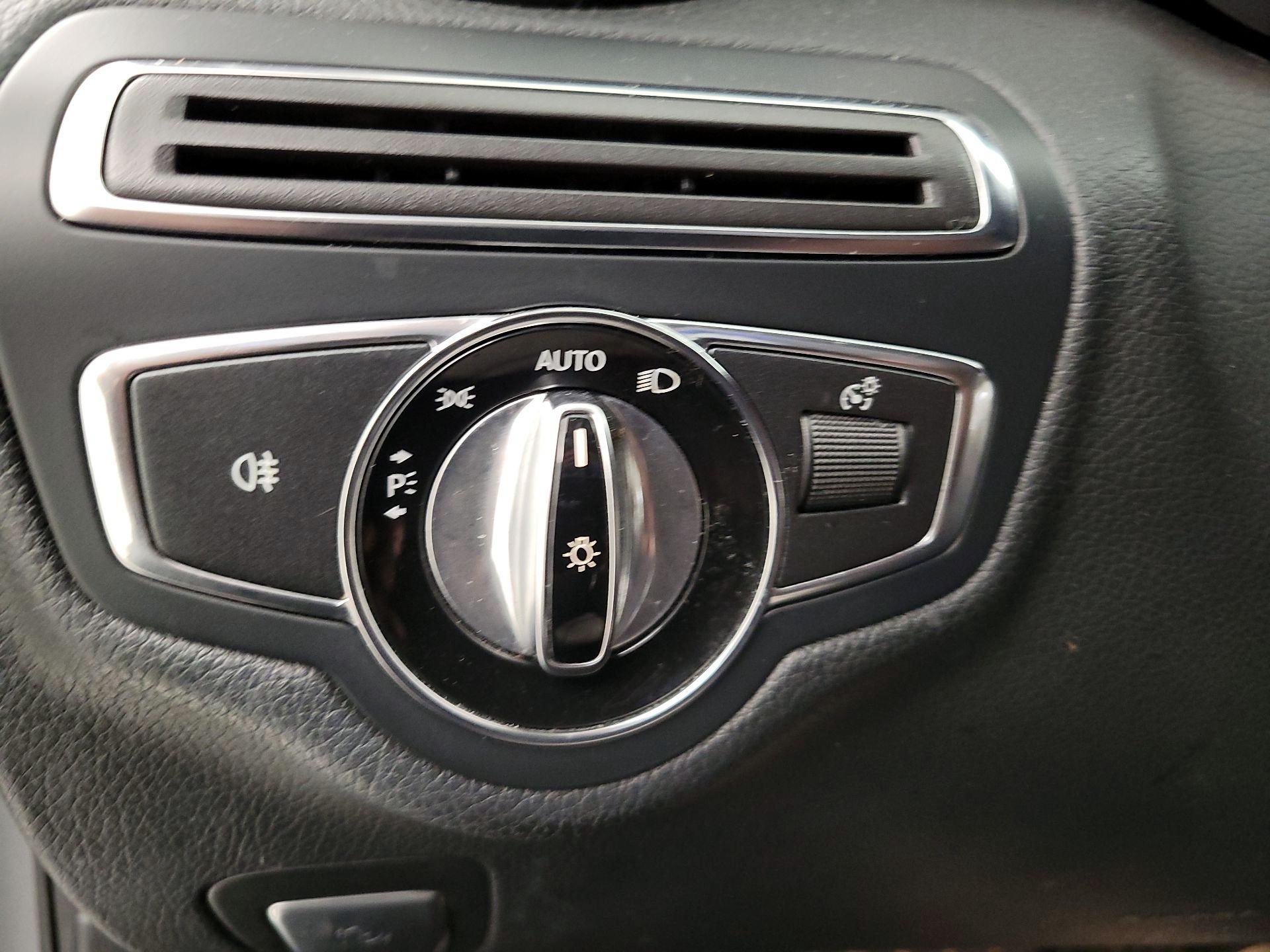 Thumbnail: 2015 Mercedes-Benz C-Class - 13