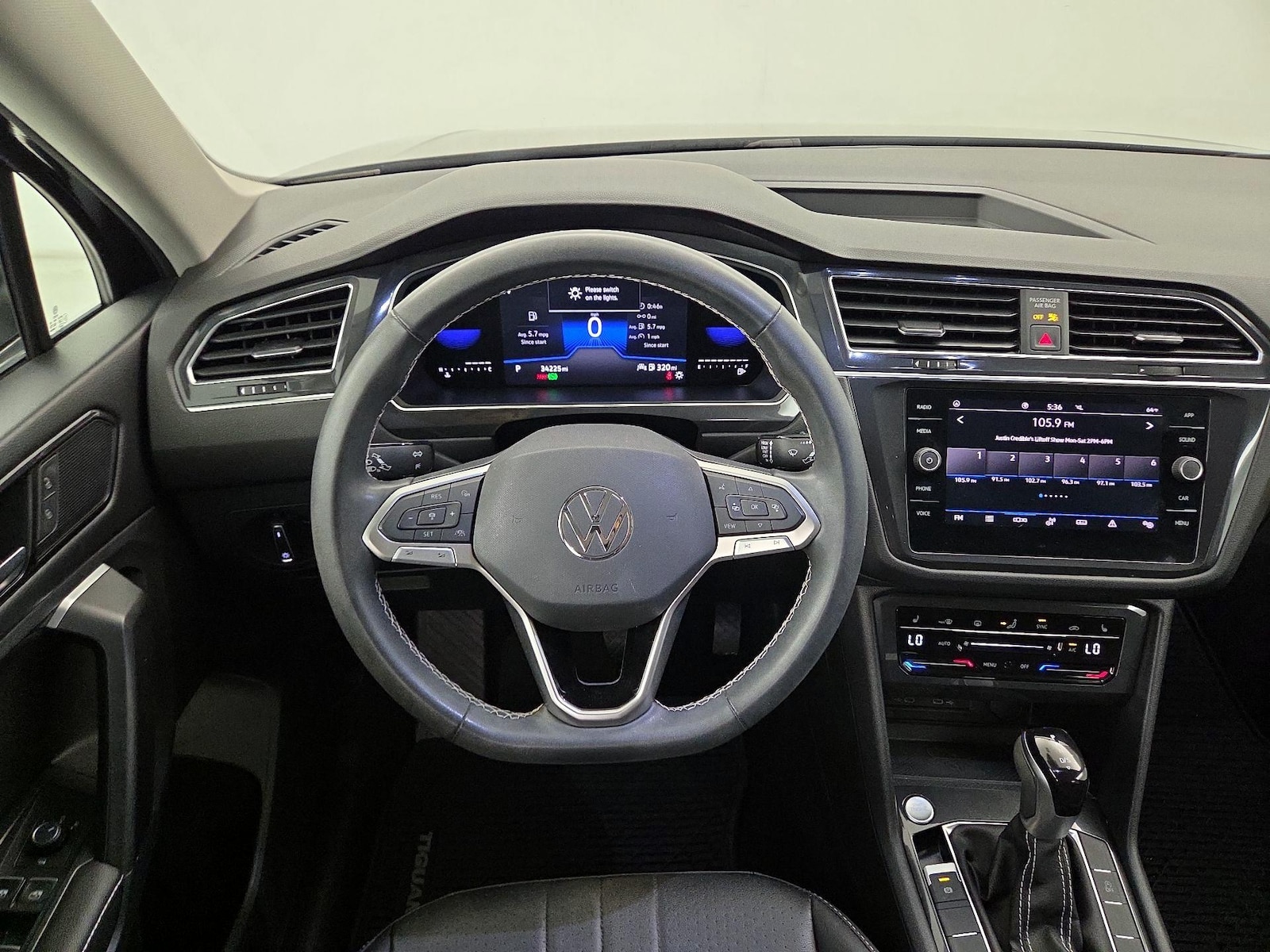 2023 Volkswagen Tiguan SE - Photo 11