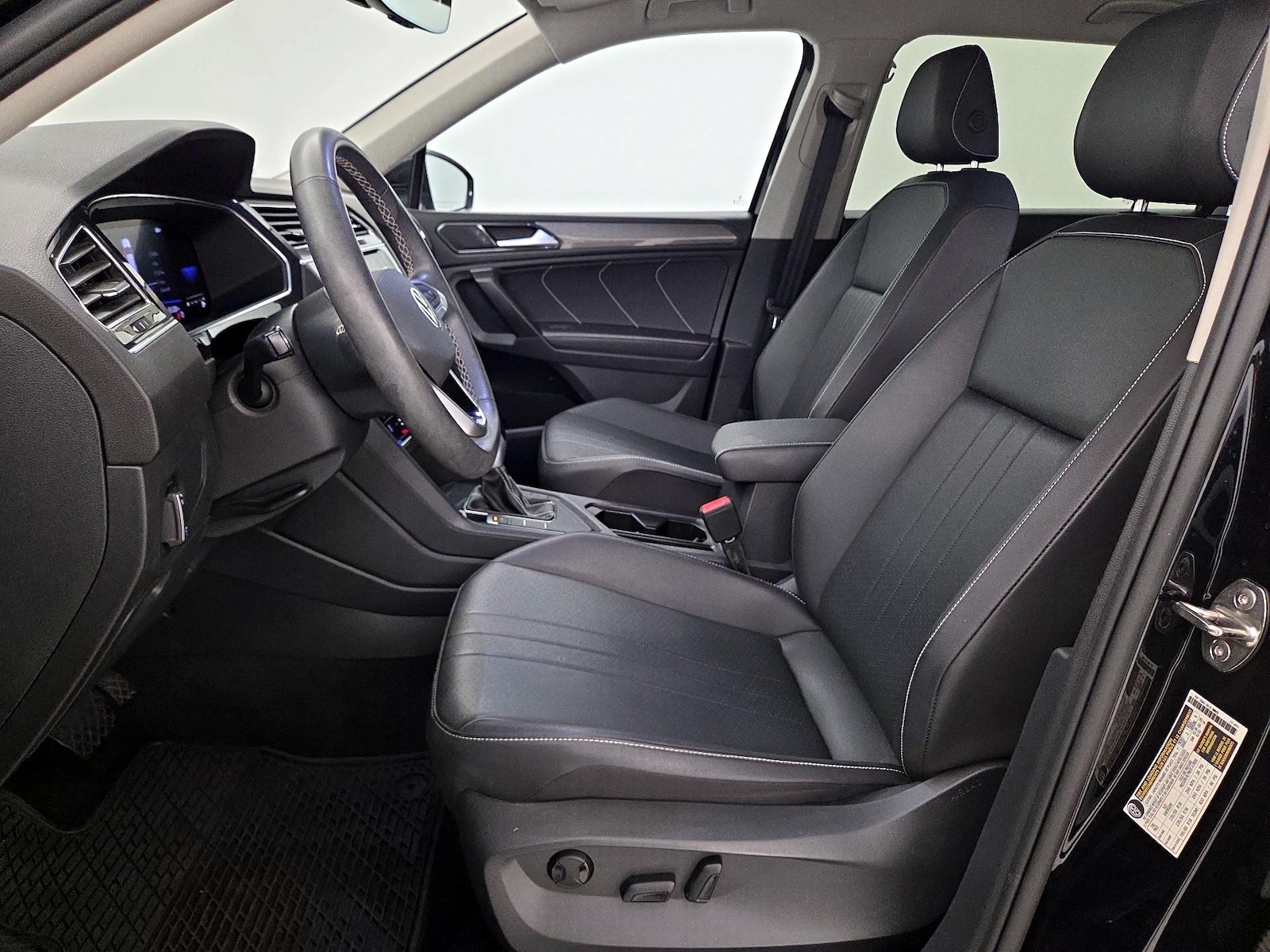 2023 Volkswagen Tiguan SE - Photo 12