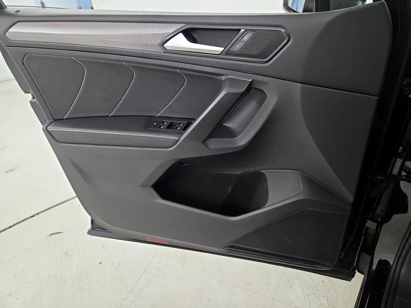 2023 Volkswagen Tiguan SE - Photo 13