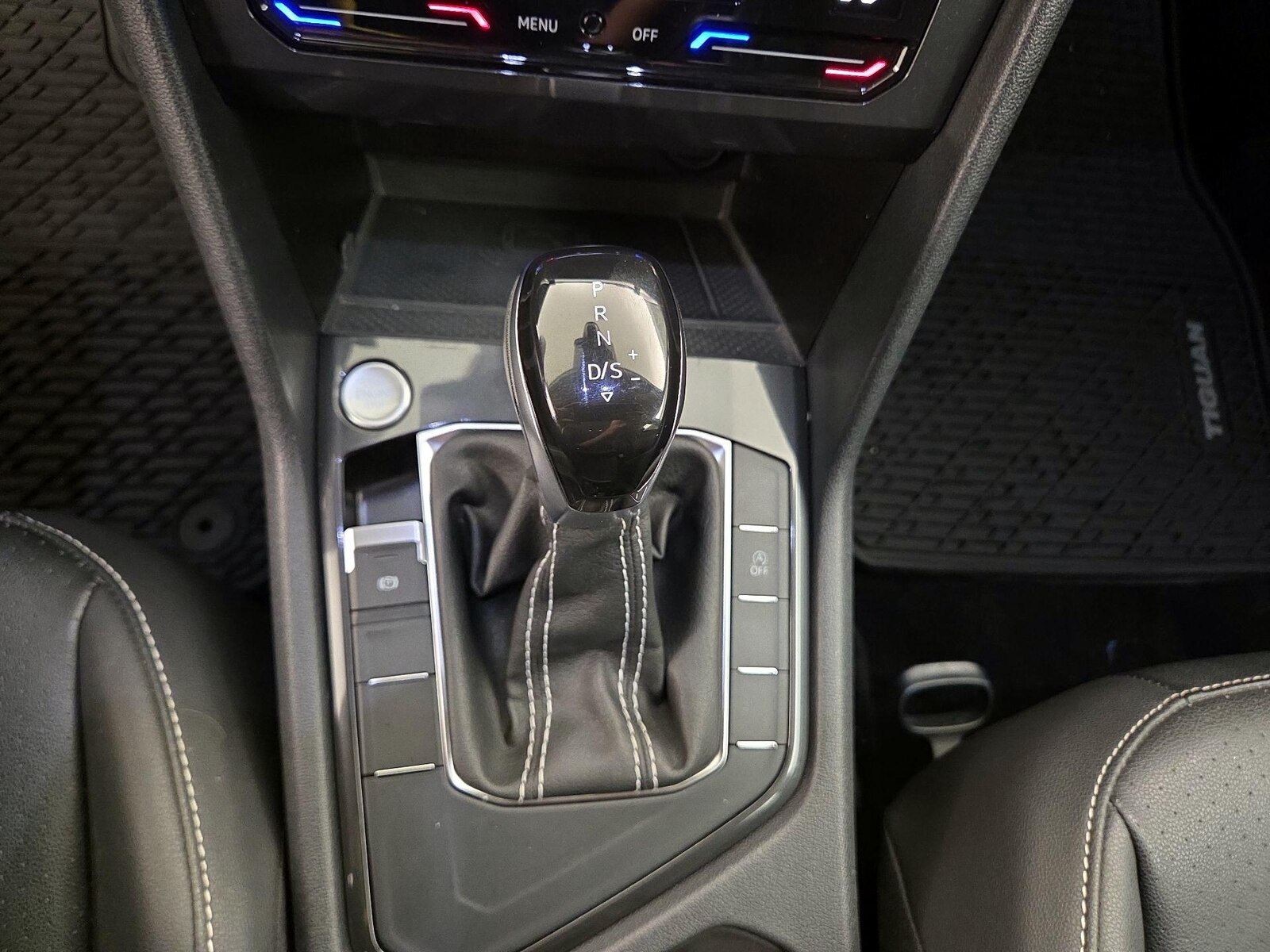 2023 Volkswagen Tiguan SE - Photo 18