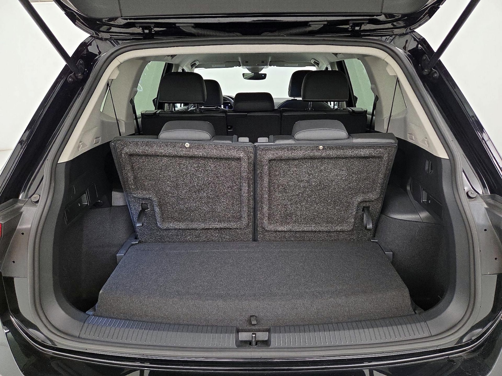 2023 Volkswagen Tiguan SE - Photo 22