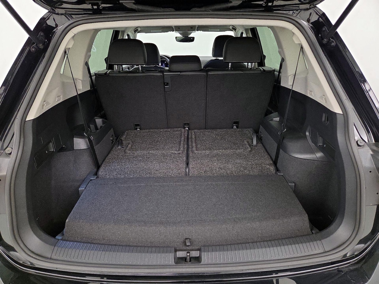 2023 Volkswagen Tiguan SE - Photo 23