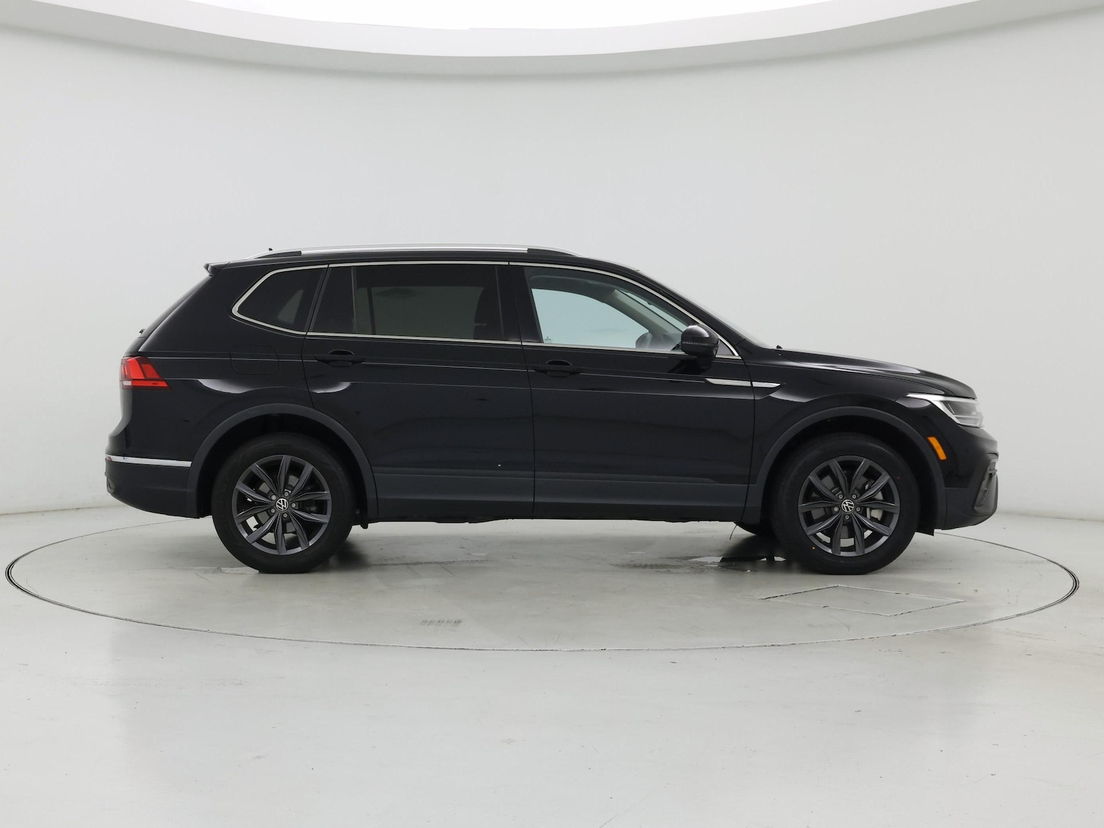 2023 Volkswagen Tiguan SE - Photo 8