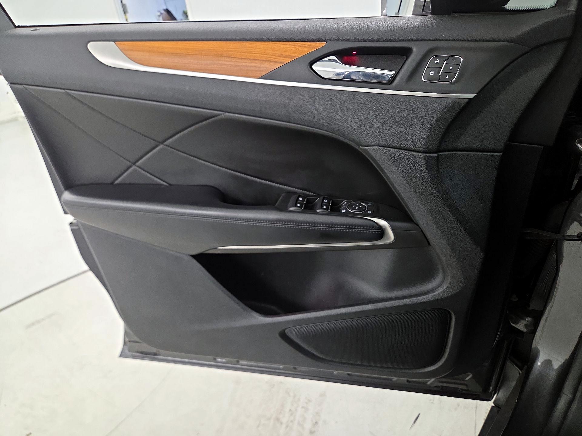 Thumbnail: 2019 Lincoln MKC - 12