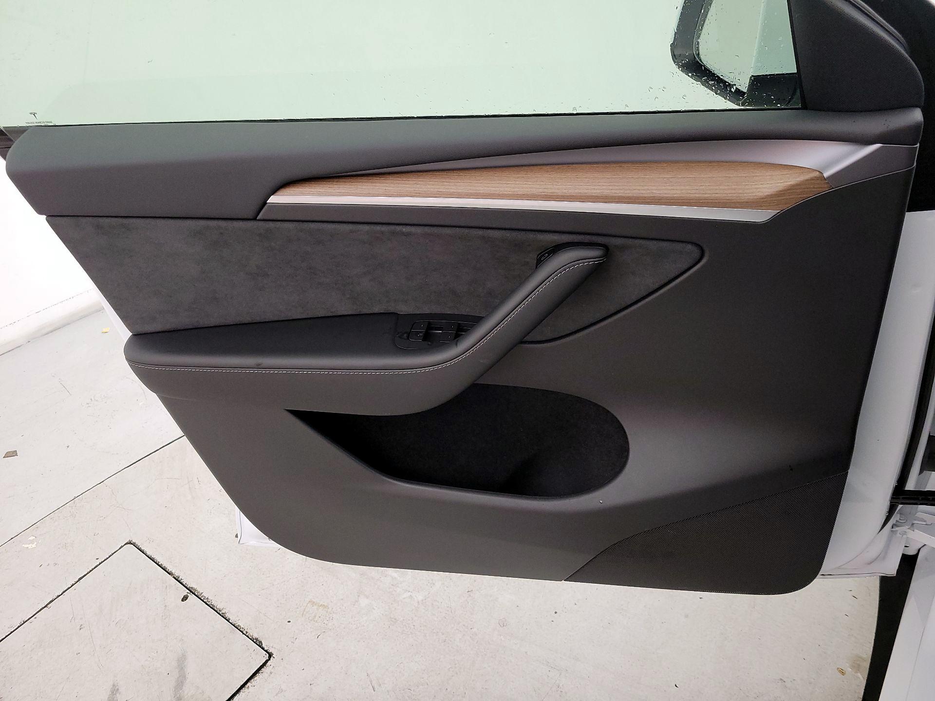Thumbnail: 2023 Tesla Model Y - 12