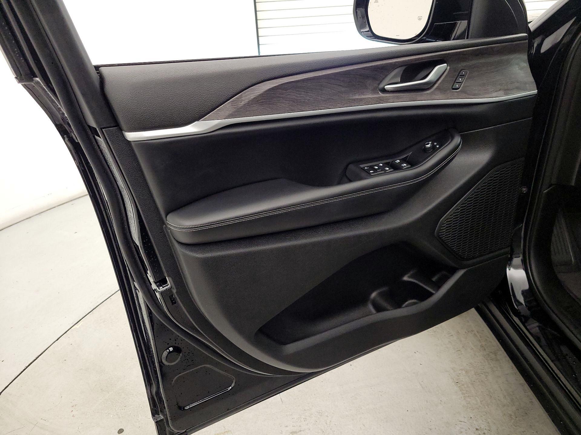 Thumbnail: 2024 Jeep Grand Cherokee - 12