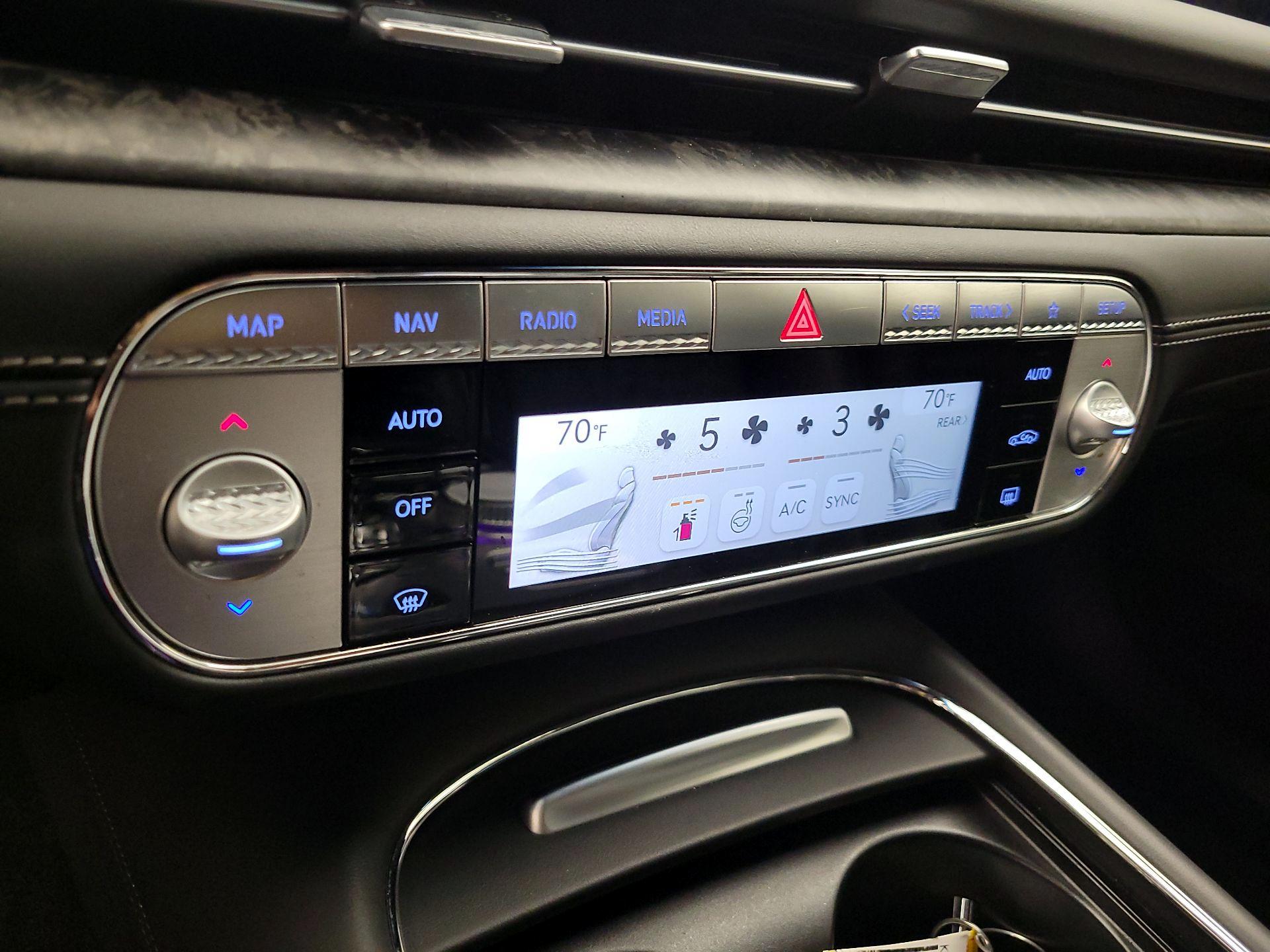 Thumbnail: 2023 Genesis G90 - 17