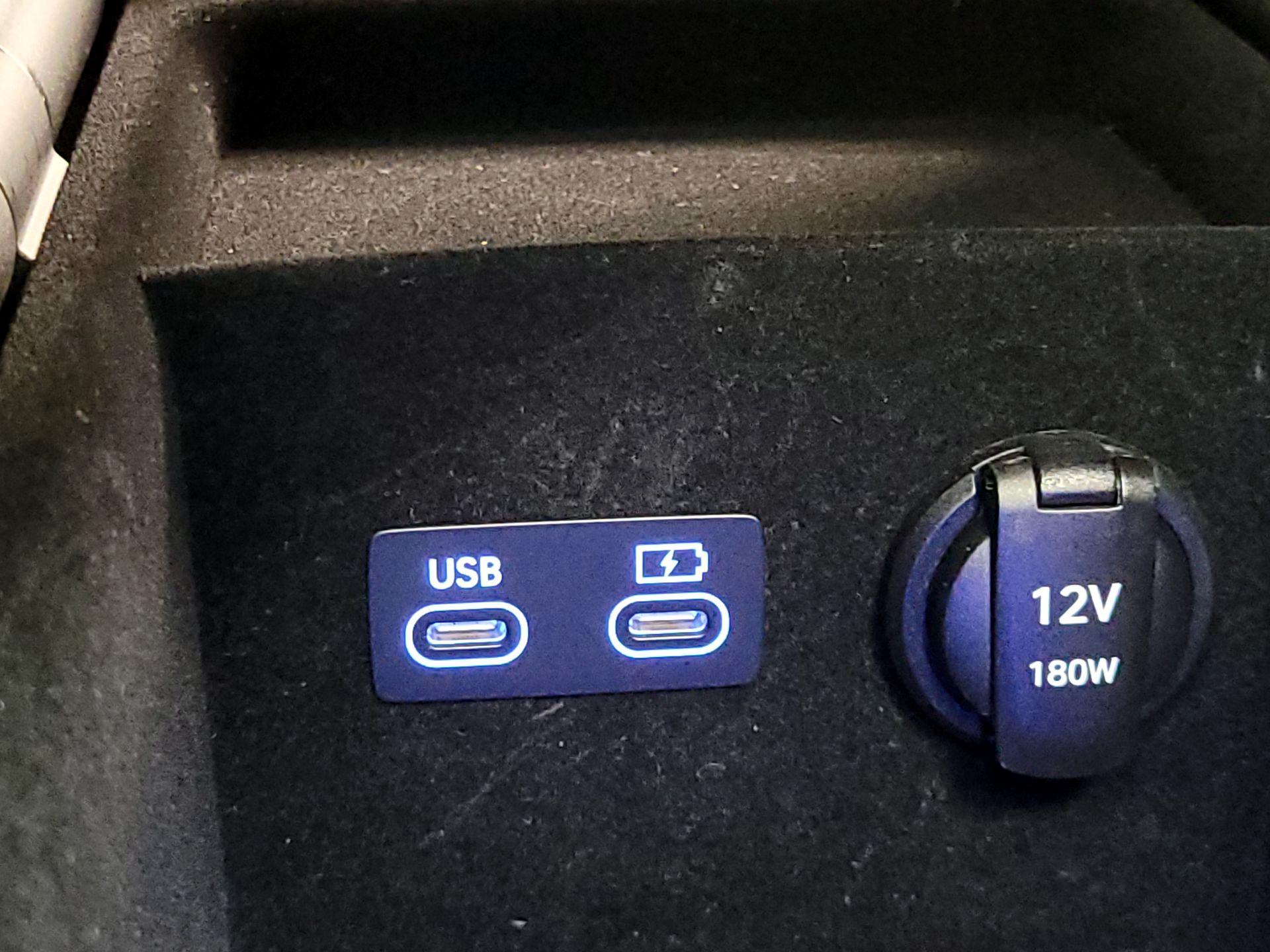 Thumbnail: 2023 Genesis G90 - 19