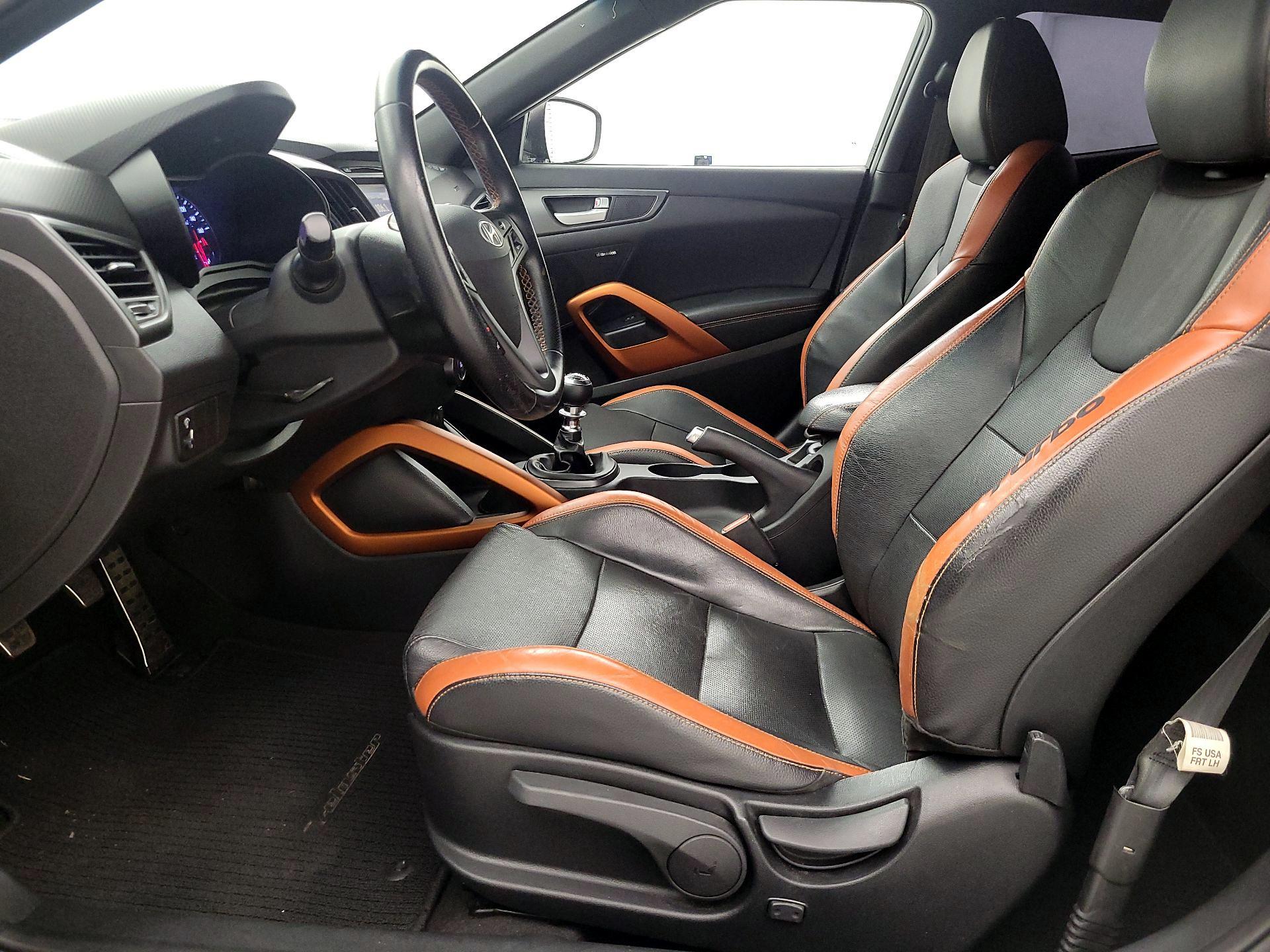 Thumbnail: 2016 Hyundai Veloster - 11