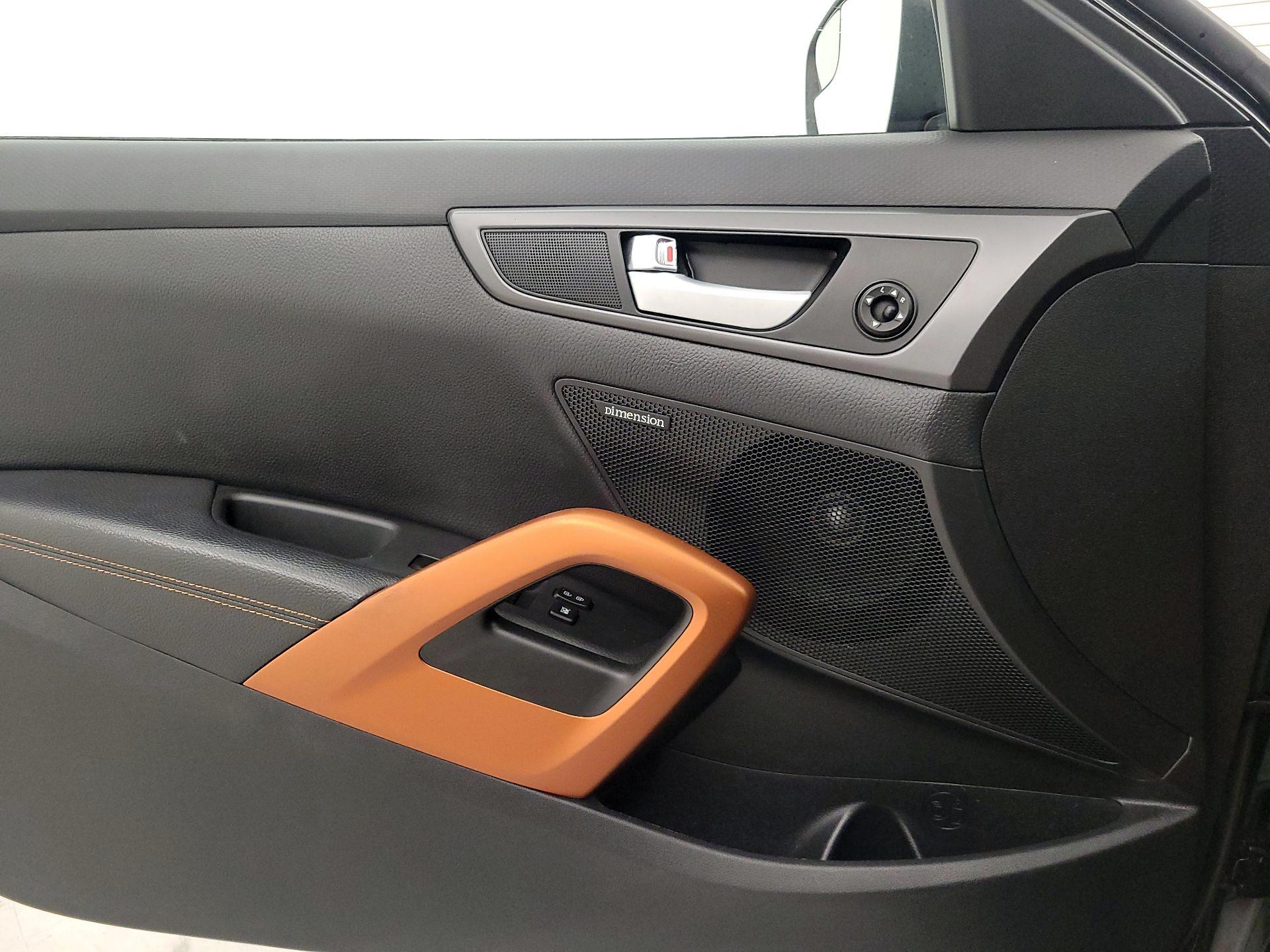 Thumbnail: 2016 Hyundai Veloster - 12