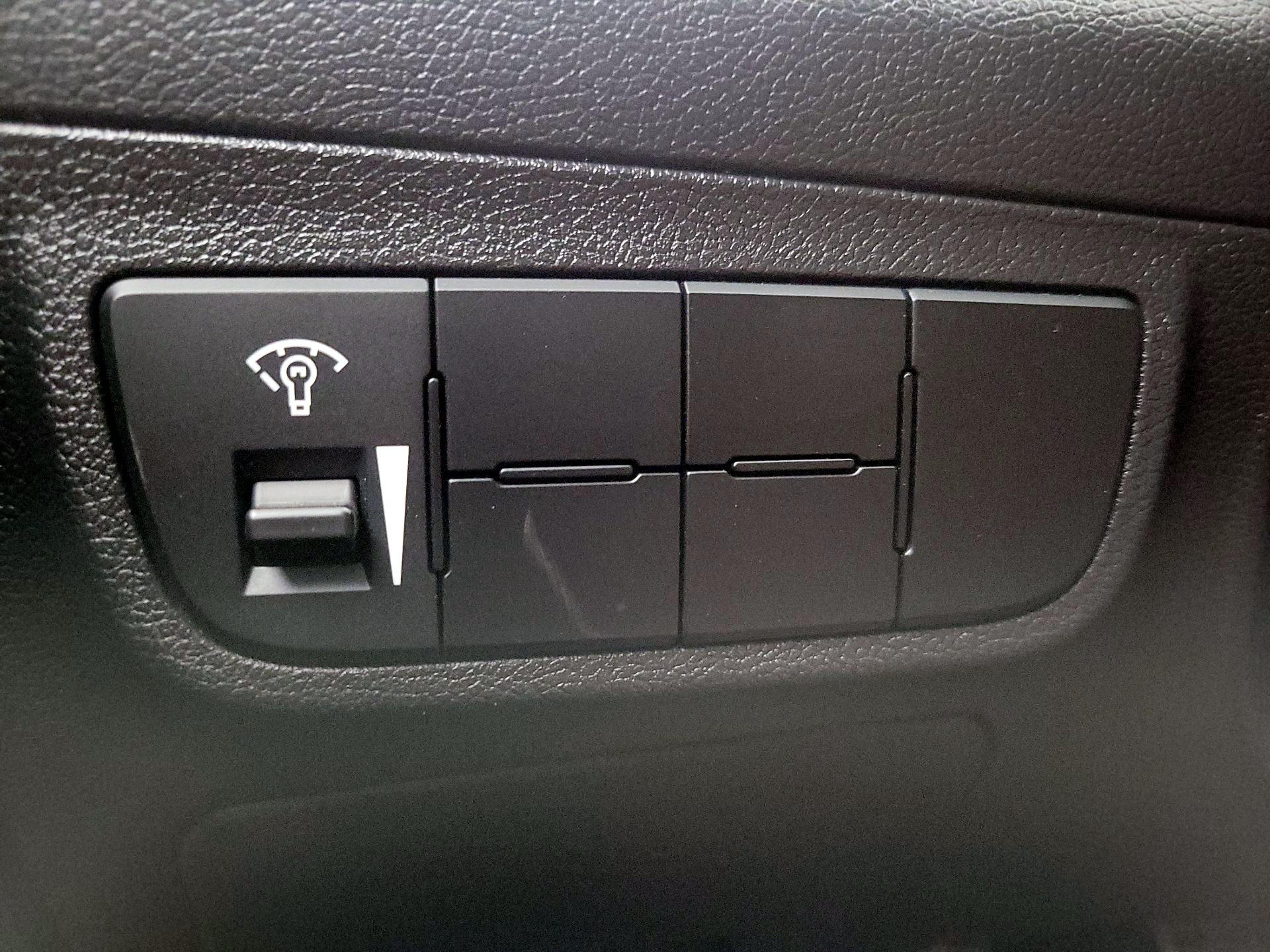 Thumbnail: 2016 Hyundai Veloster - 13