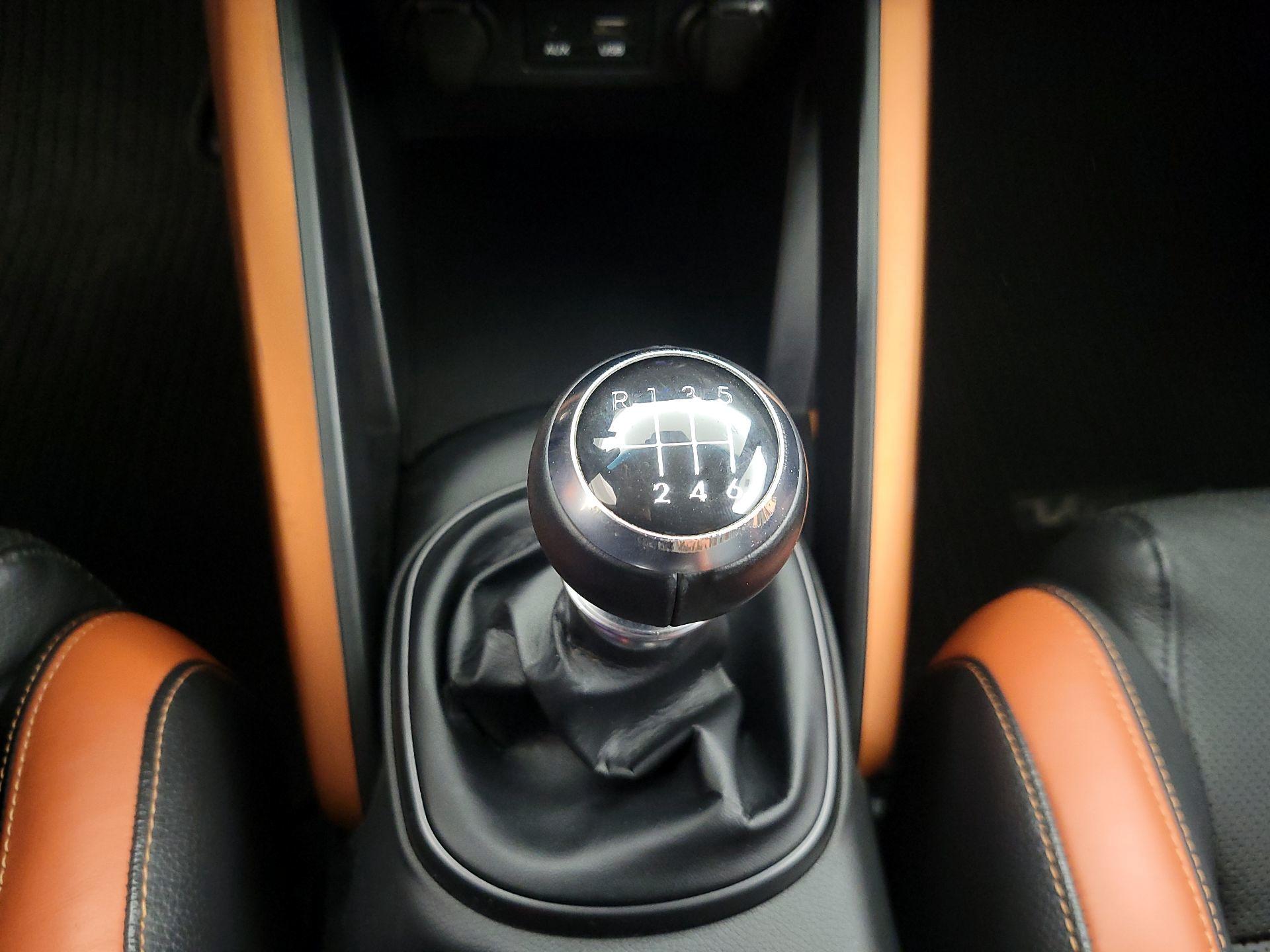 Thumbnail: 2016 Hyundai Veloster - 17